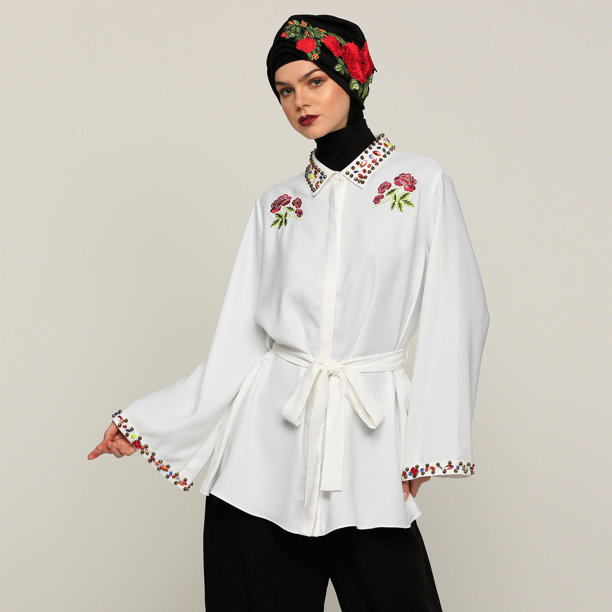 بلوزة بتزيينات وأكمام طويلة وحزام رباط-women-clothing-shirtsandblouses-blouses-image-1