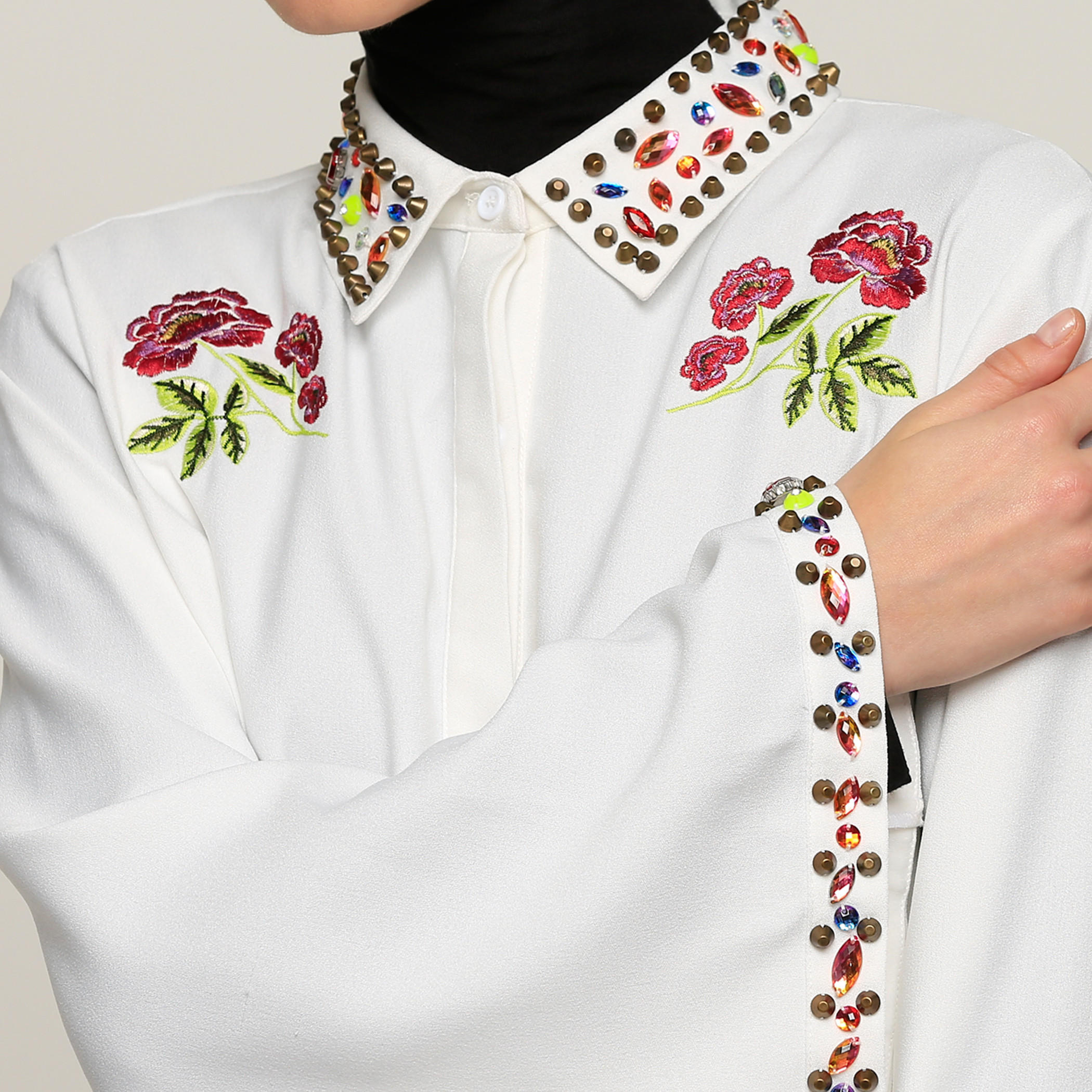 بلوزة بتزيينات وأكمام طويلة وحزام رباط-women-clothing-shirtsandblouses-blouses-image-4