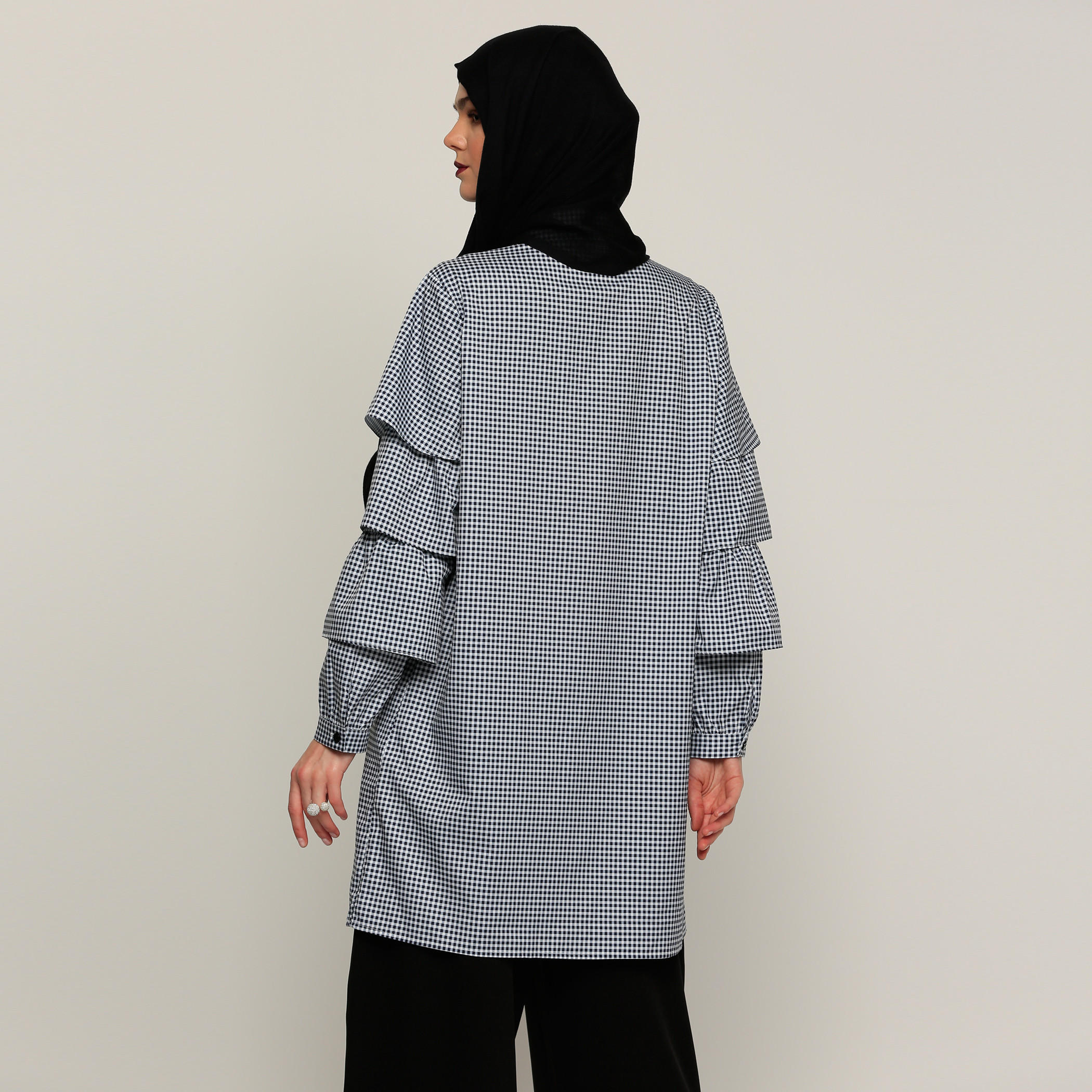 قميص طويل كاروهات بأكمام بطبقات وأزرار-women-clothing-shirtsandblouses-shirts-image-2
