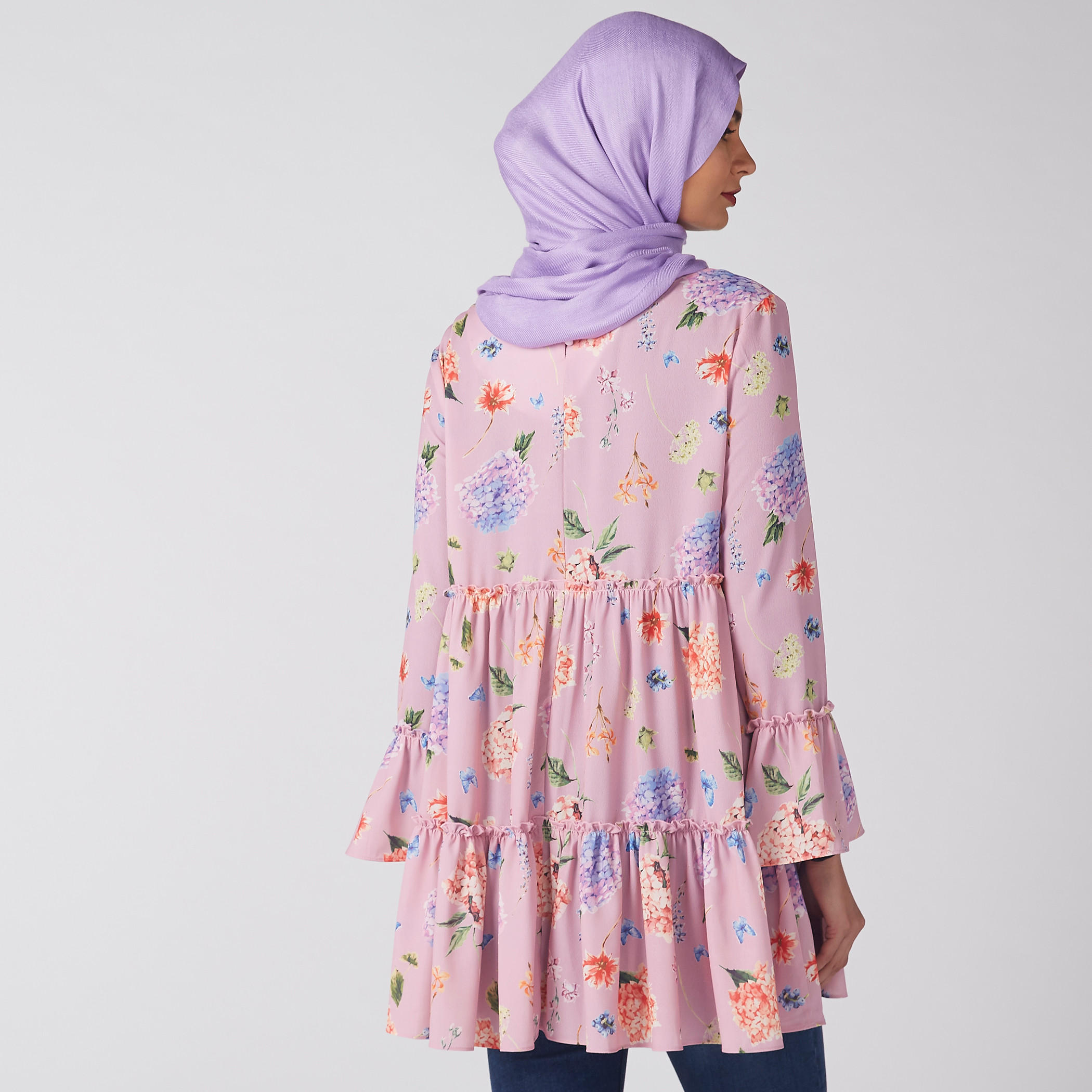 بلوزة بأكمام طويلة وتفاصيل كشكش وطبعات-women-clothing-shirtsandblouses-blouses-image-3