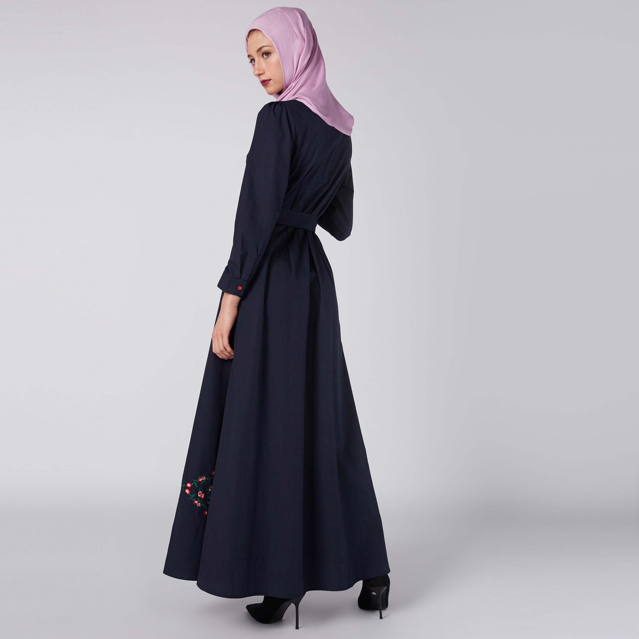 عباية مطرزة بأكمام طويلة وأربطة-women-arabicclothing-abayas-image-3