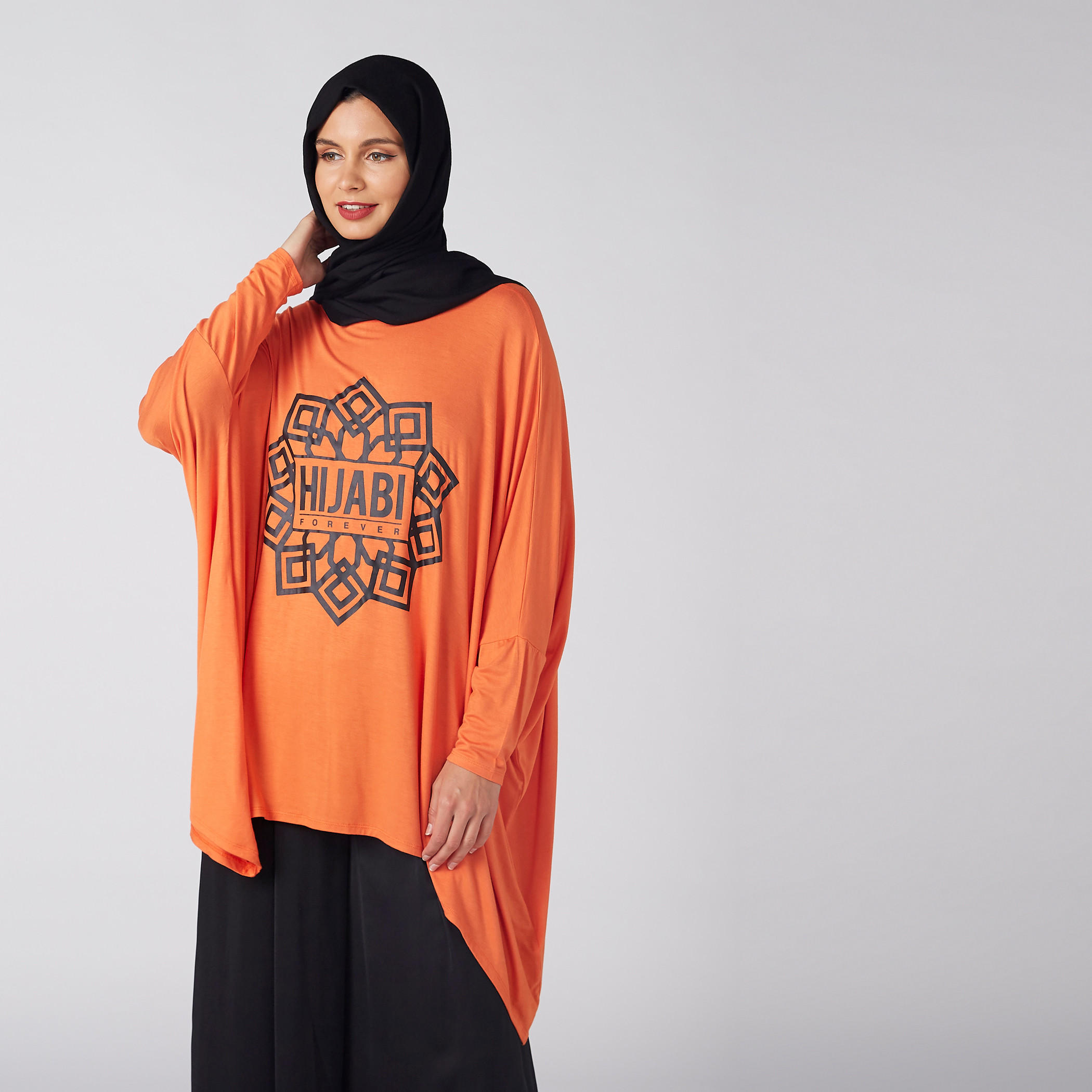 بلوزة بحواف غير مستوية وأكمام طويلة وطبعات-women-clothing-tshirts-image-1