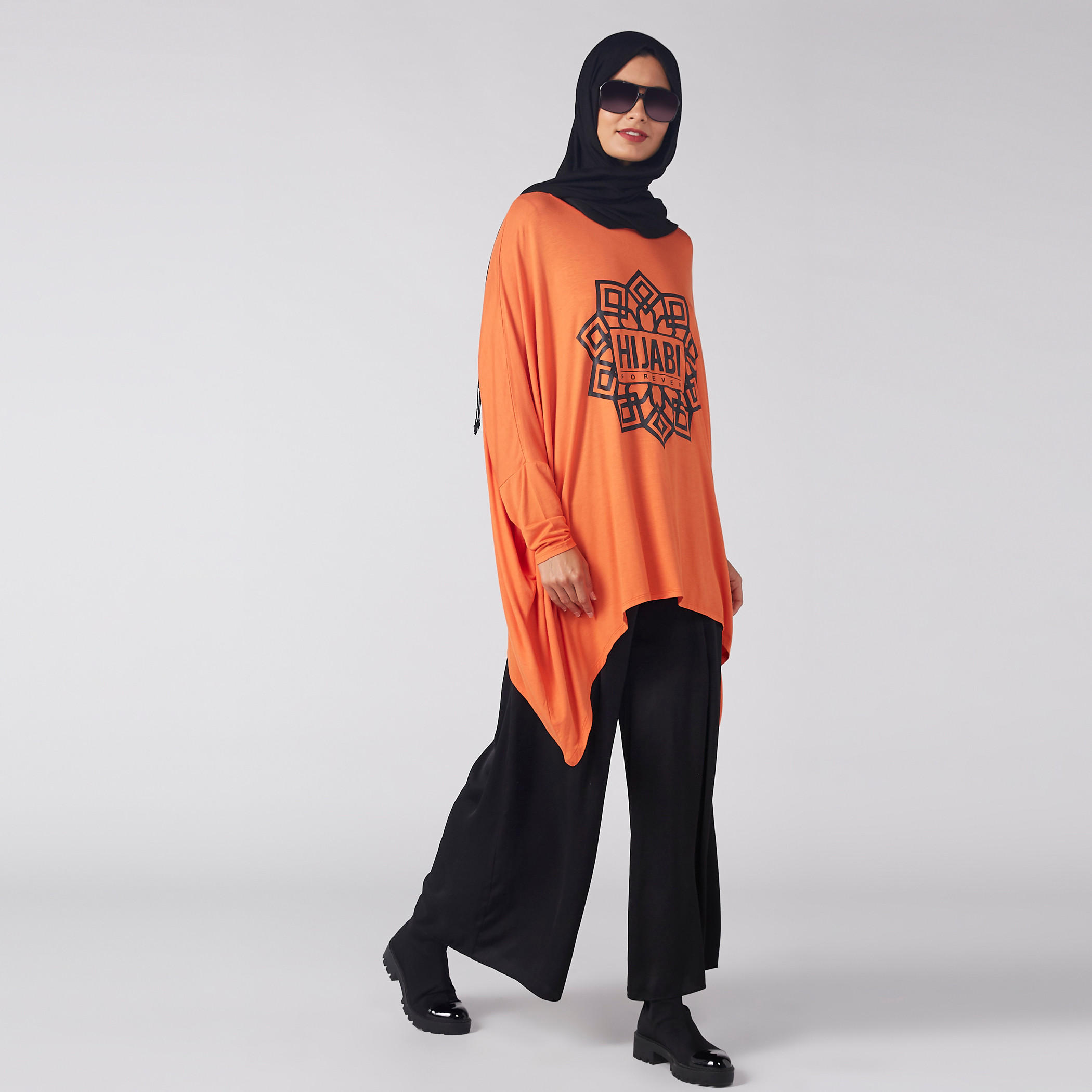بلوزة بحواف غير مستوية وأكمام طويلة وطبعات-women-clothing-tshirts-image-2