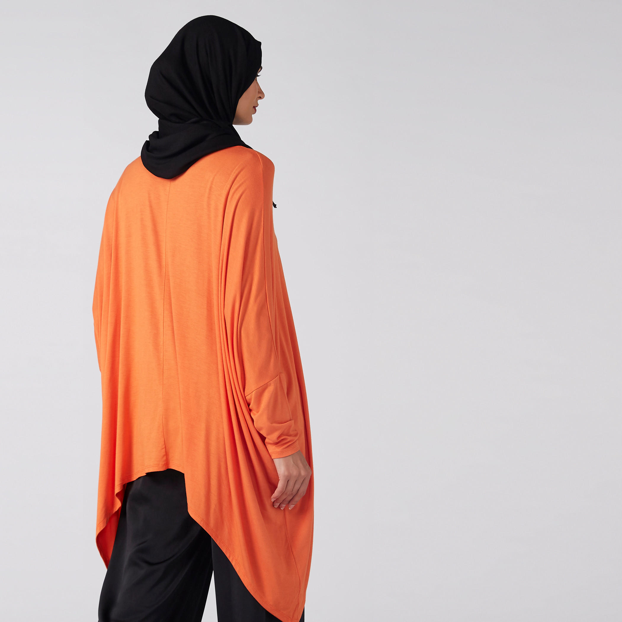 بلوزة بحواف غير مستوية وأكمام طويلة وطبعات-women-clothing-tshirts-image-3