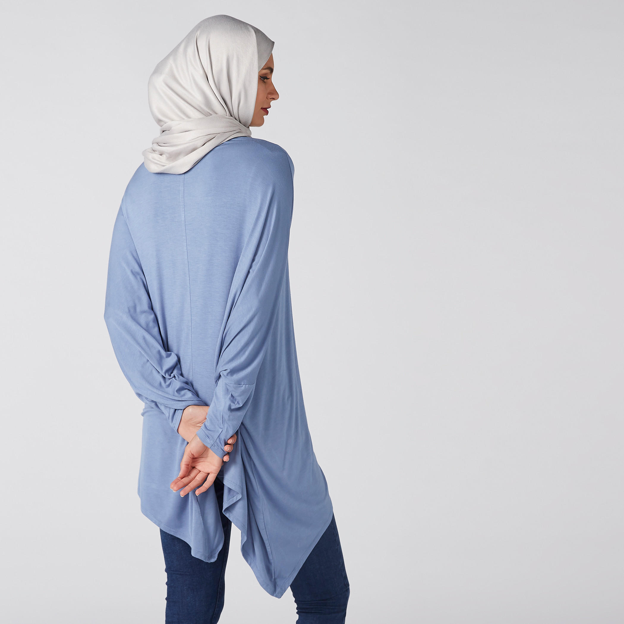 بلوزة بحواف غير مستوية وأكمام طويلة وطبعات-women-clothing-tshirts-image-3
