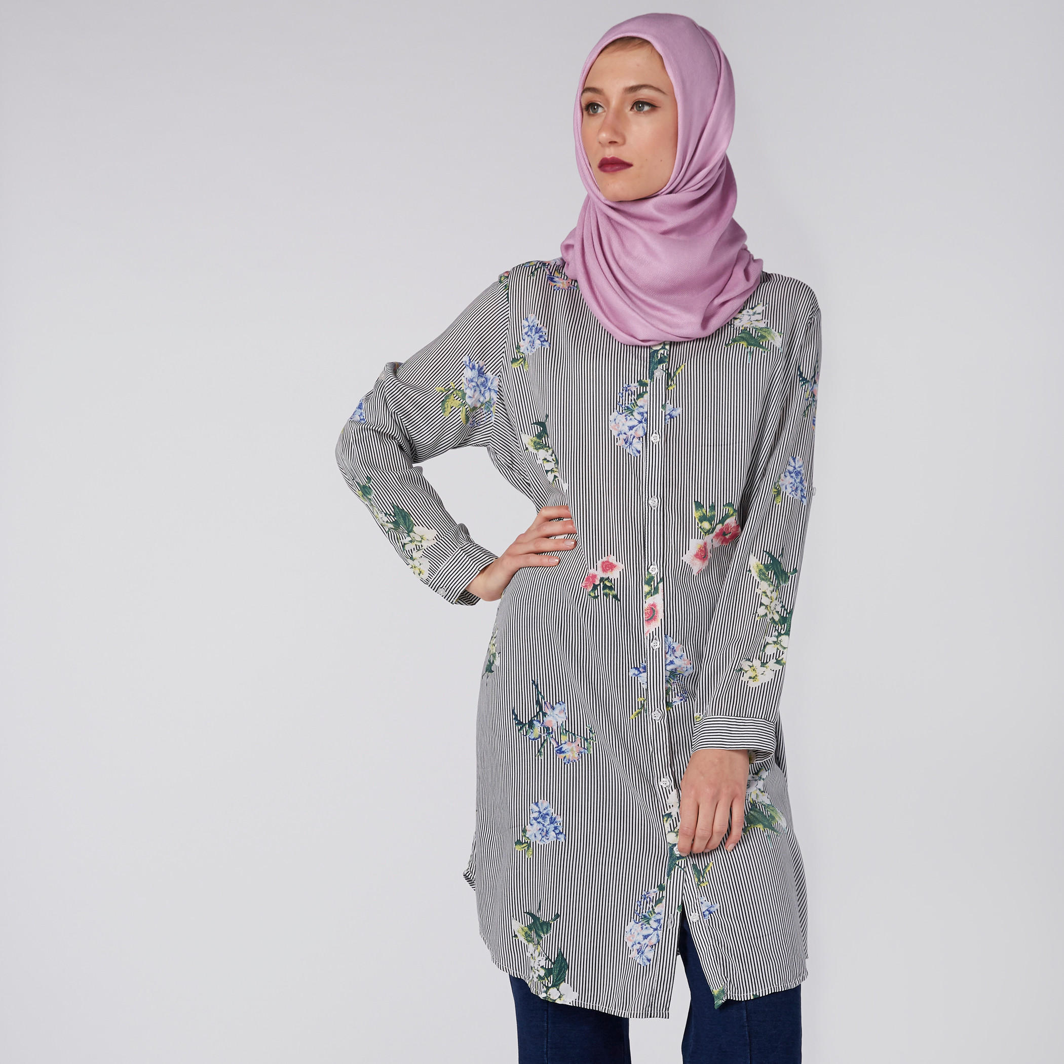 عباية بطبعات زهرية وأكمام طويلة وأزرار-women-clothing-shirtsandblouses-blouses-image-1