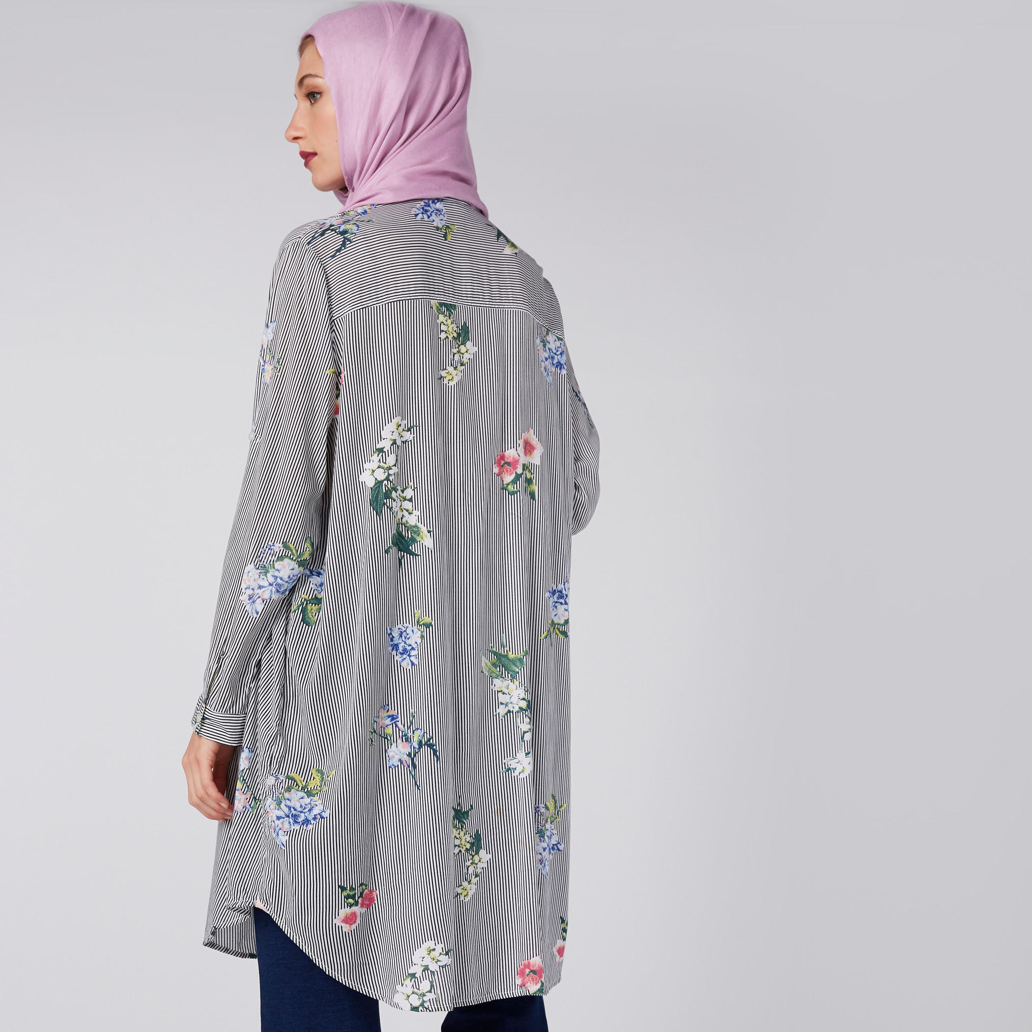 عباية بطبعات زهرية وأكمام طويلة وأزرار-women-clothing-shirtsandblouses-blouses-image-4