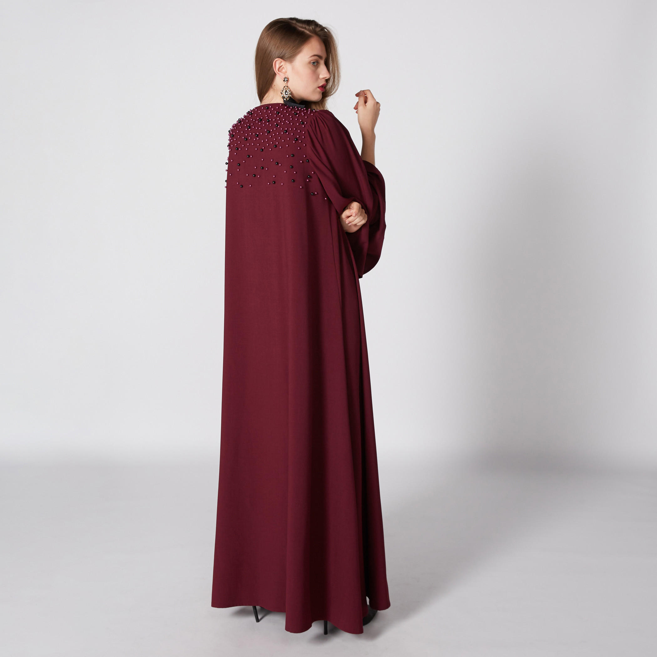 عباية مزينة بفتحة وأكمام واسعة-women-arabicclothing-abayas-image-5