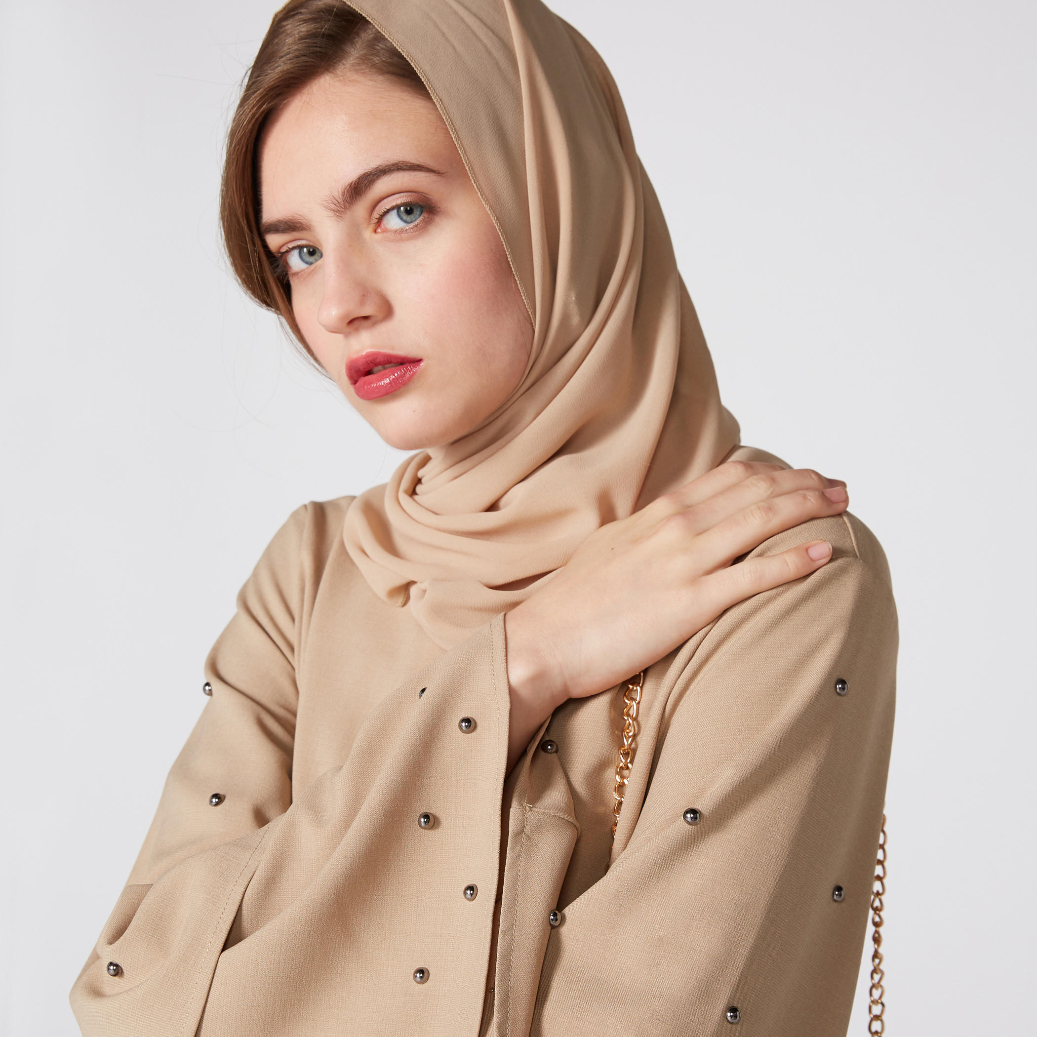 عباية مرصعة بأكمام طويلة وفيونكة-women-arabicclothing-abayas-image-1