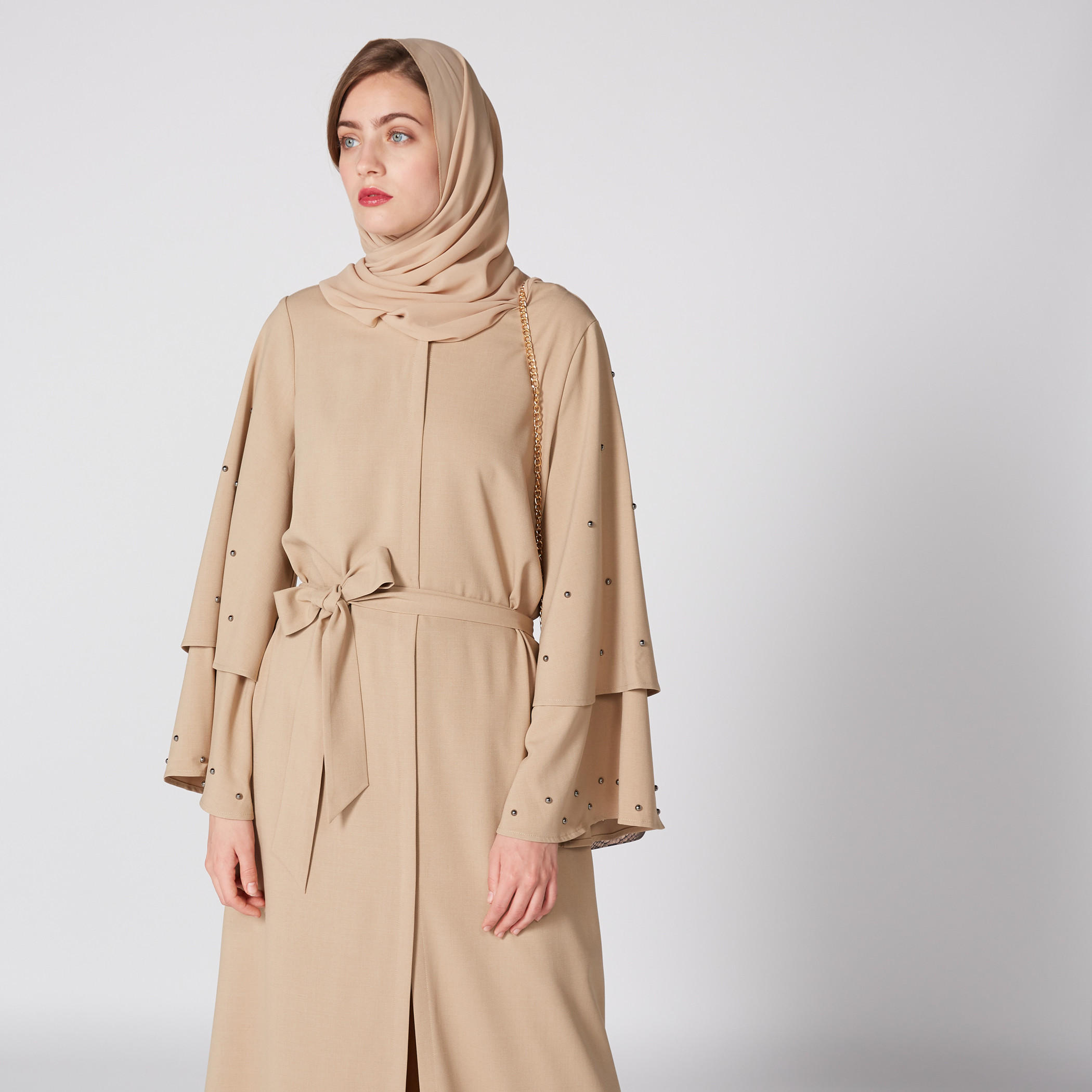 عباية مرصعة بأكمام طويلة وفيونكة-women-arabicclothing-abayas-image-4