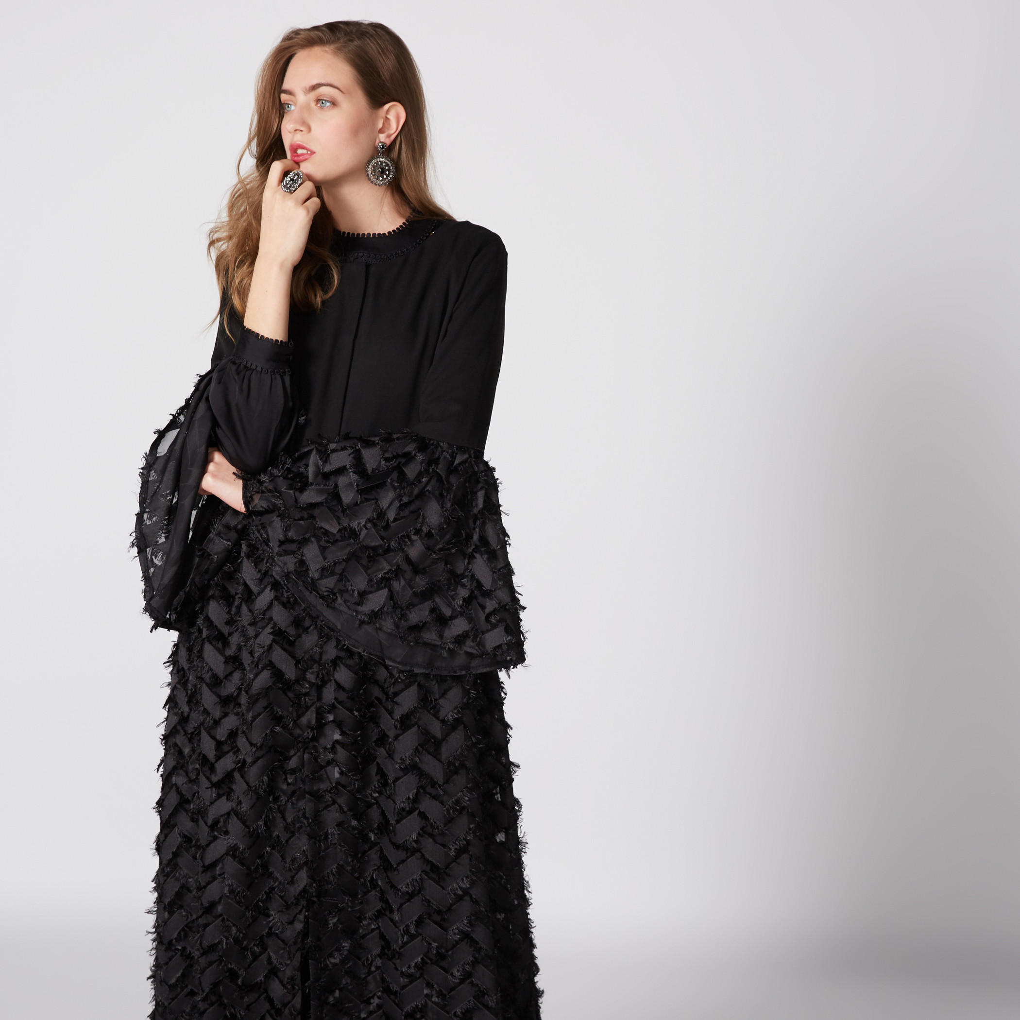 عباية بياقة مستديرة وأكمام واسعة-women-arabicclothing-abayas-image-1