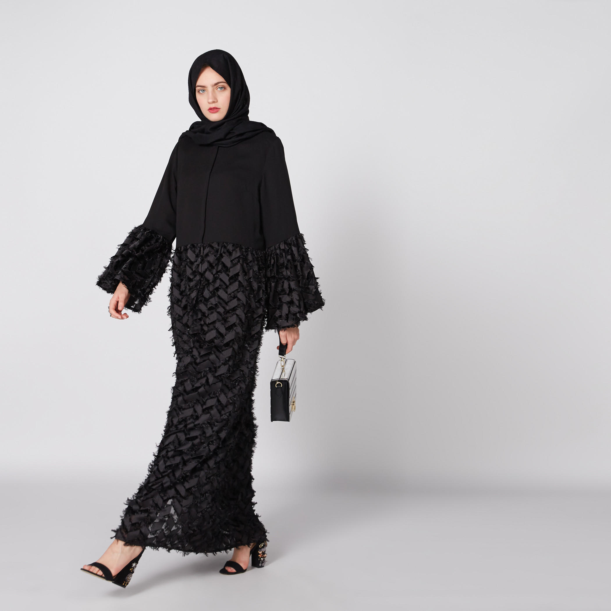 عباية بياقة مستديرة وأكمام واسعة-women-arabicclothing-abayas-image-2