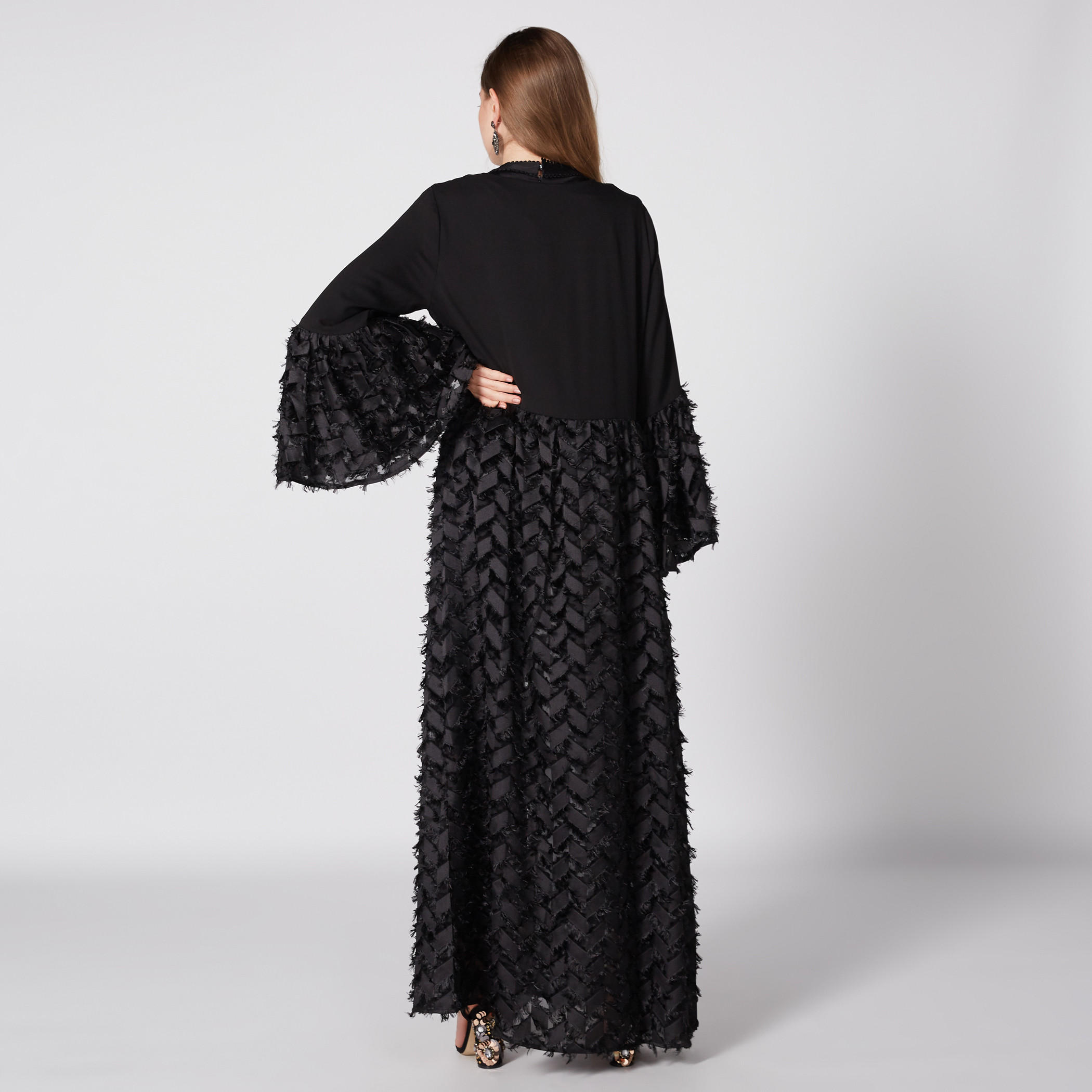 عباية بياقة مستديرة وأكمام واسعة-women-arabicclothing-abayas-image-3