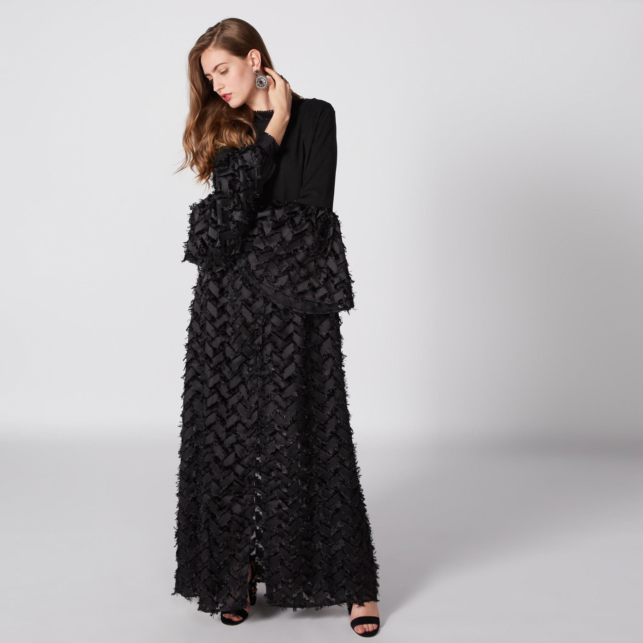عباية بياقة مستديرة وأكمام واسعة-women-arabicclothing-abayas-image-4