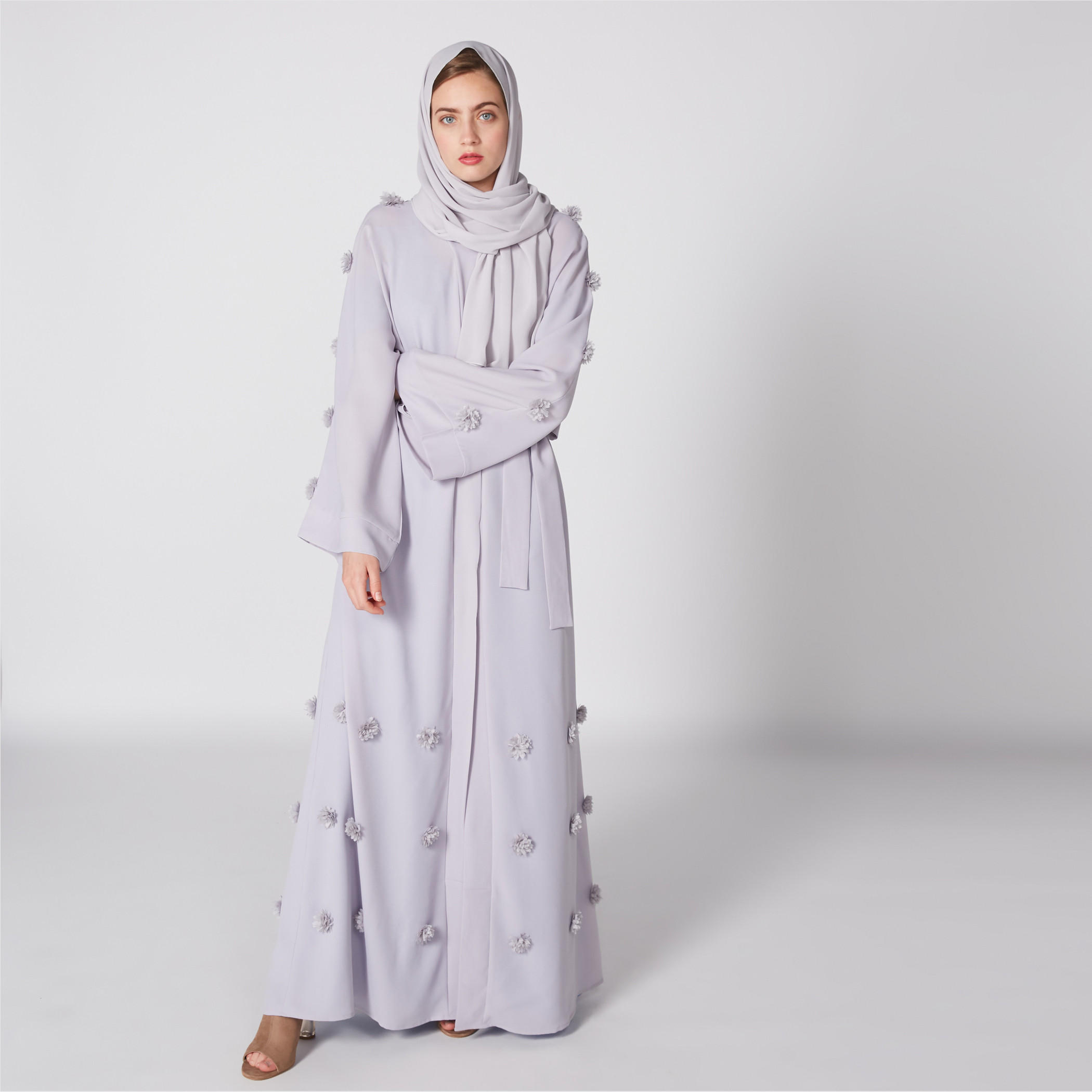 عباية بتفاصيل زهرية وأكمام واسعة وأربطة-women-arabicclothing-abayas-image-1