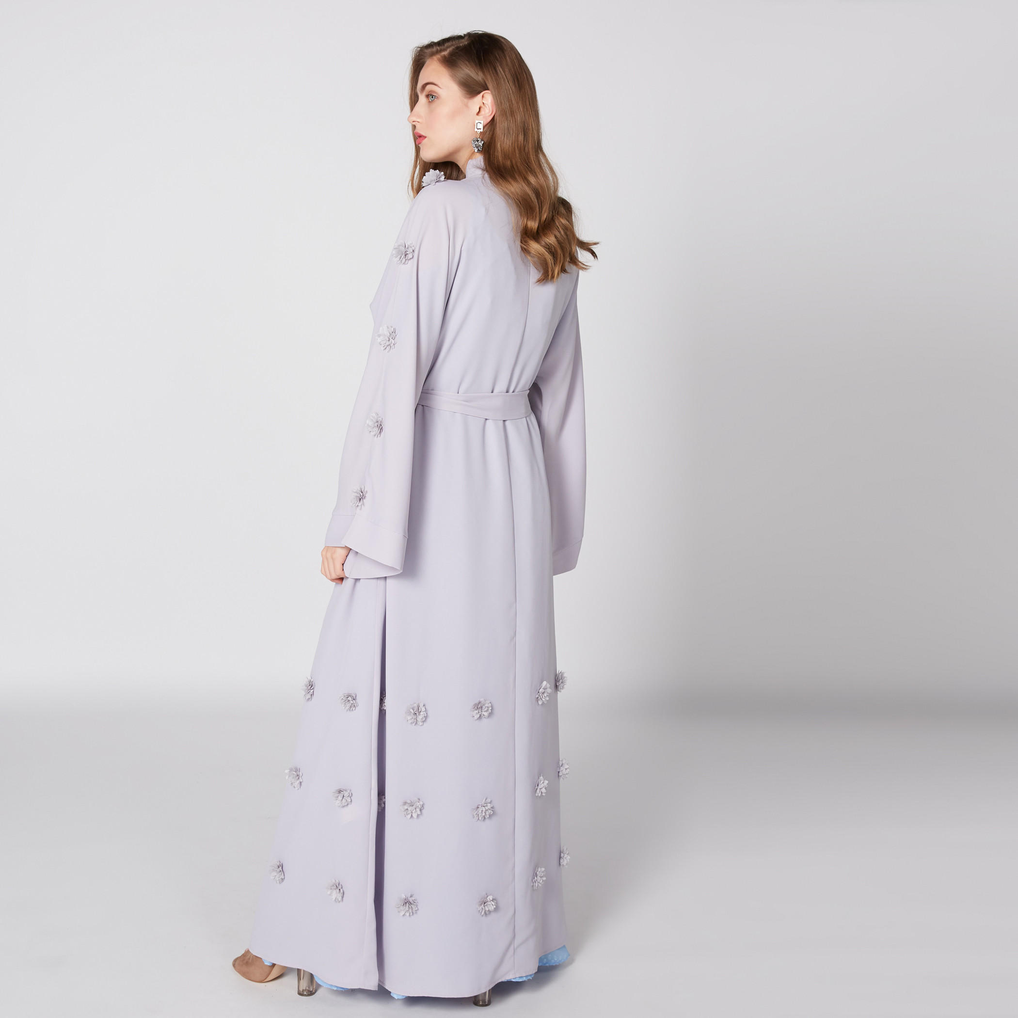 عباية بتفاصيل زهرية وأكمام واسعة وأربطة-women-arabicclothing-abayas-image-3