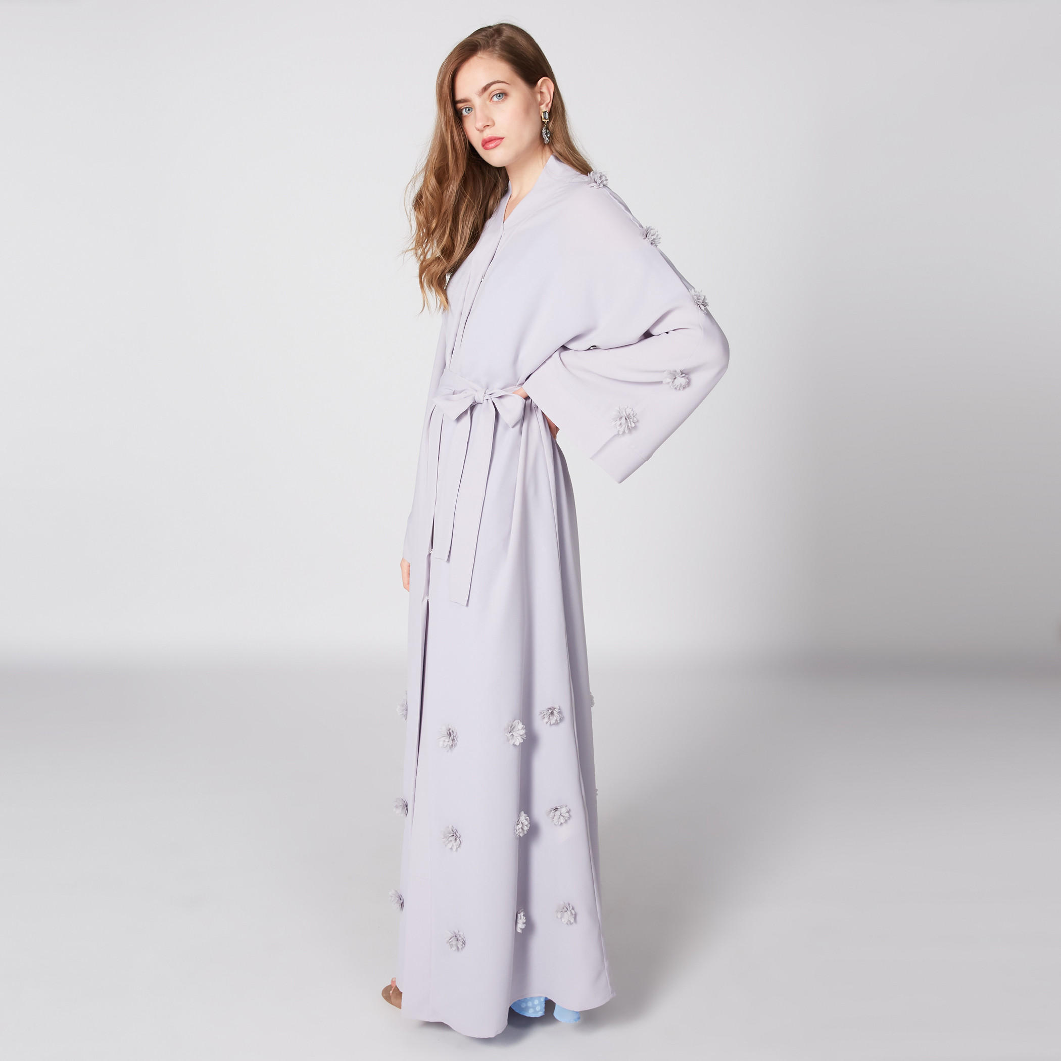 عباية بتفاصيل زهرية وأكمام واسعة وأربطة-women-arabicclothing-abayas-image-4