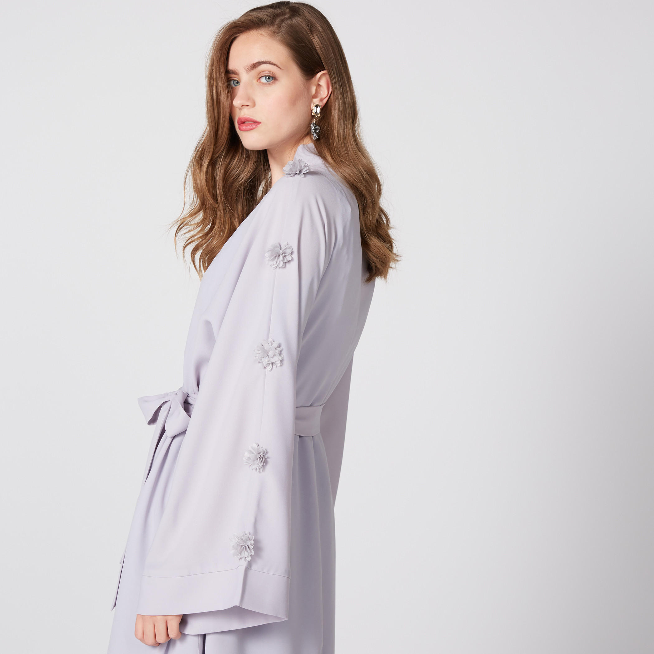 عباية بتفاصيل زهرية وأكمام واسعة وأربطة-women-arabicclothing-abayas-image-5