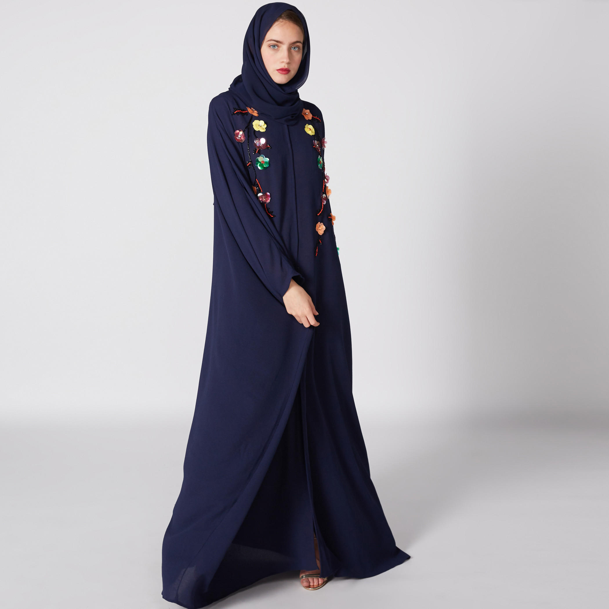 عباية بتفاصيل زهرية وأكمام طويلة-women-arabicclothing-abayas-image-1