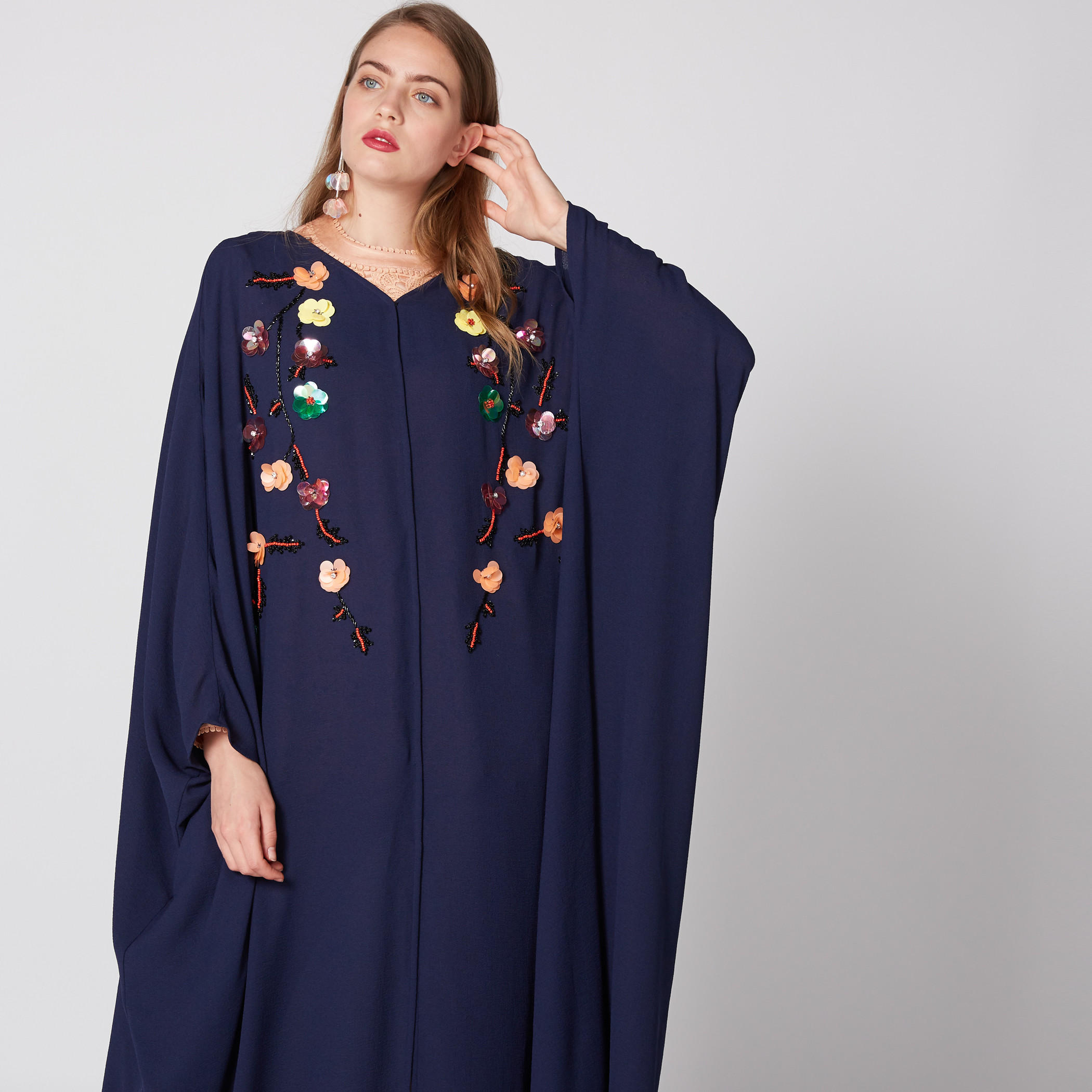 عباية بتفاصيل زهرية وأكمام طويلة-women-arabicclothing-abayas-image-2
