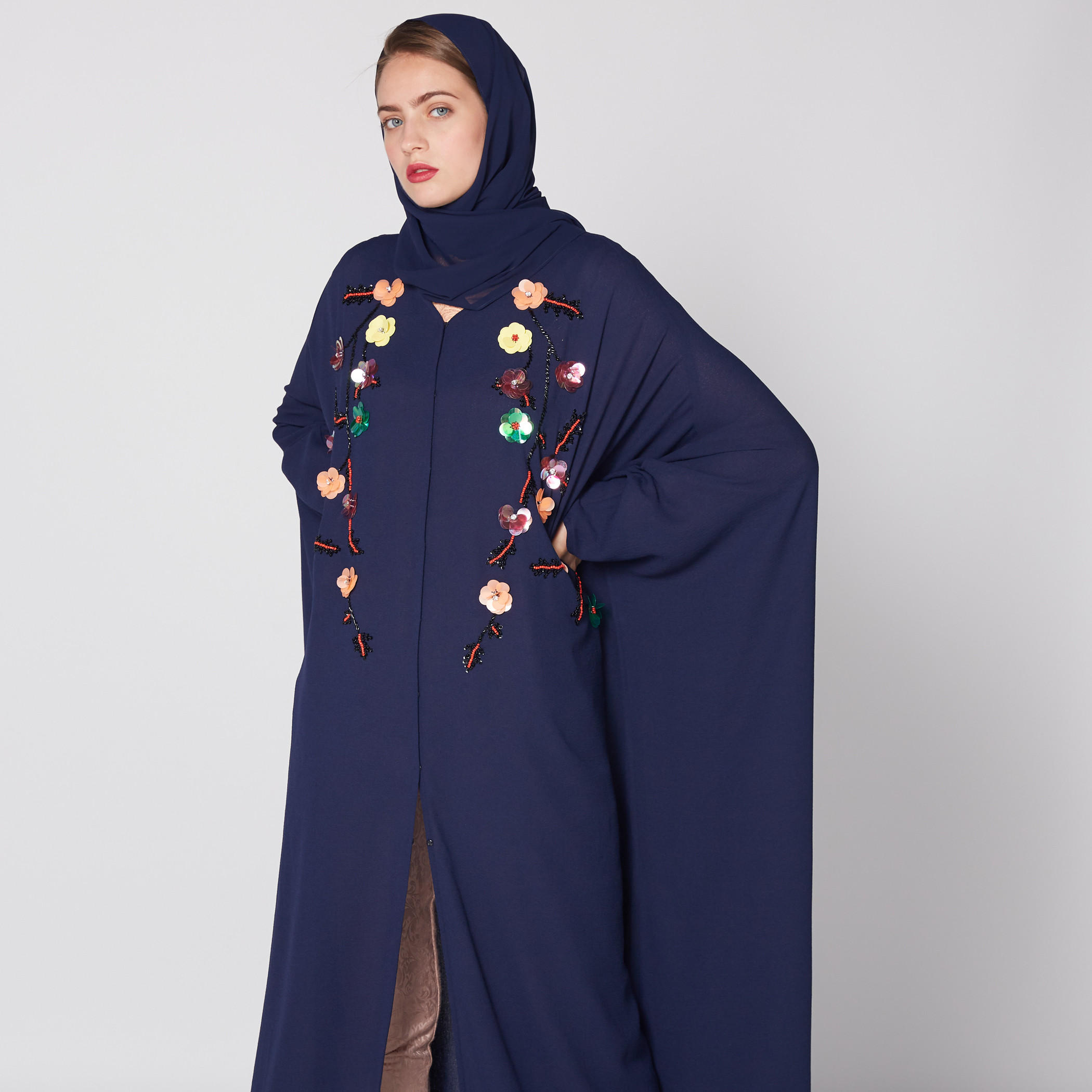 عباية بتفاصيل زهرية وأكمام طويلة-women-arabicclothing-abayas-image-5
