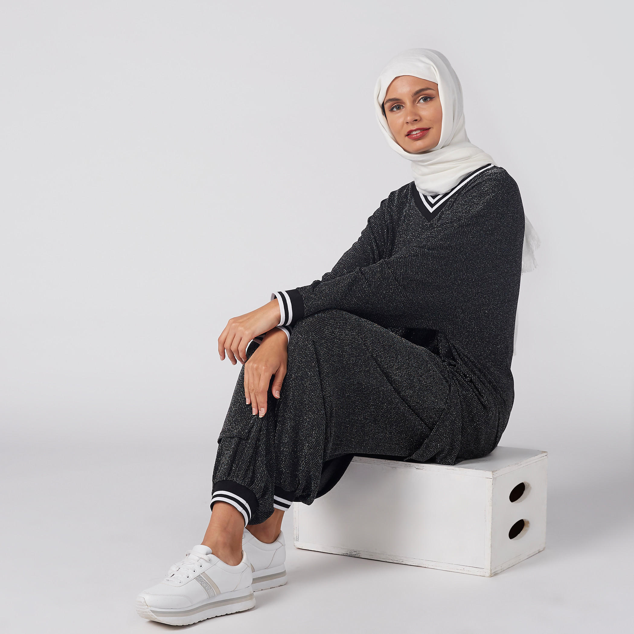 بنطال رياضي بارز الملمس بخصر مطاطي-women-clothing-bottoms-joggers-image-3