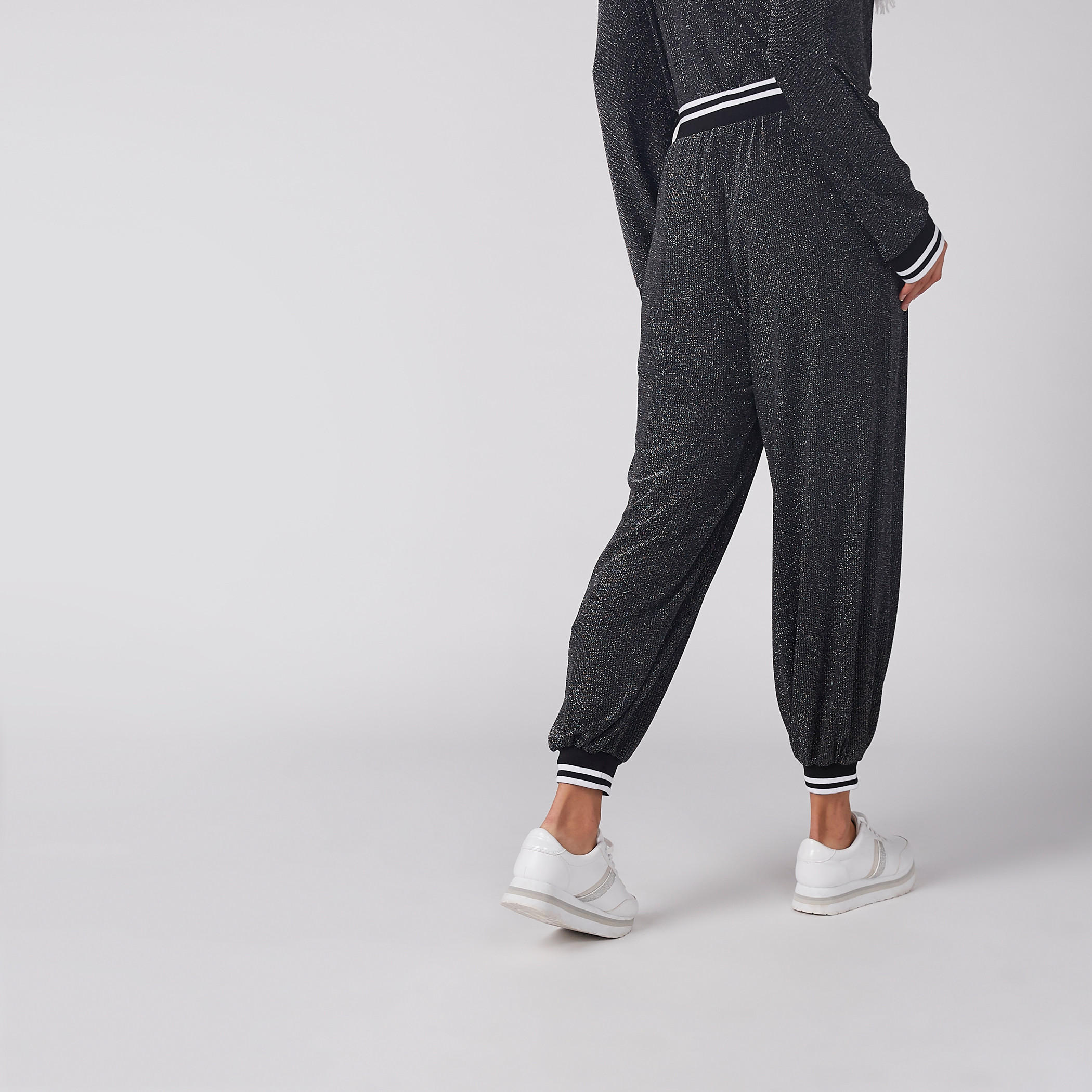 بنطال رياضي بارز الملمس بخصر مطاطي-women-clothing-bottoms-joggers-image-5