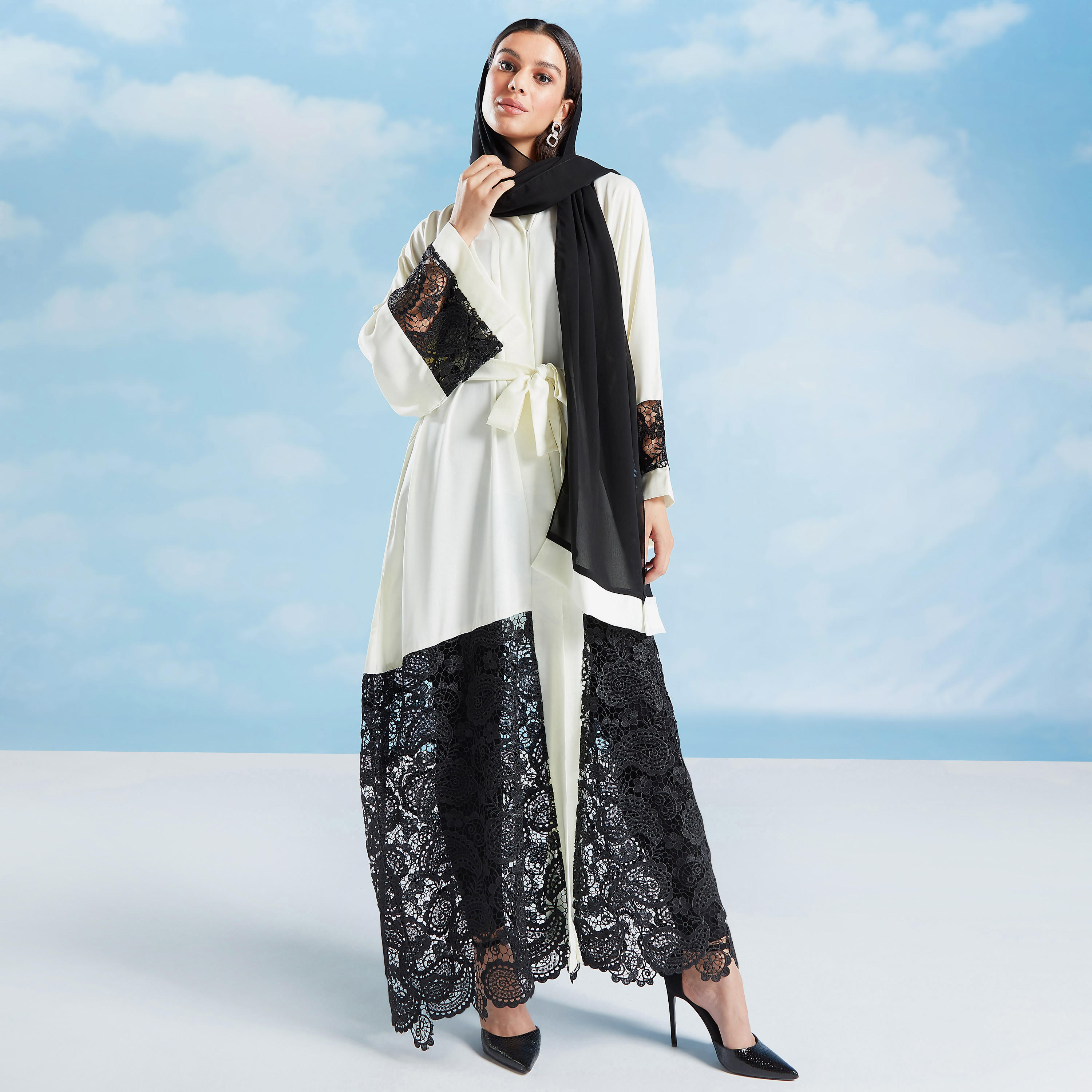 عباية دانتيل بأكمام واسعة وأربطة-women-arabicclothing-abayas-image-5