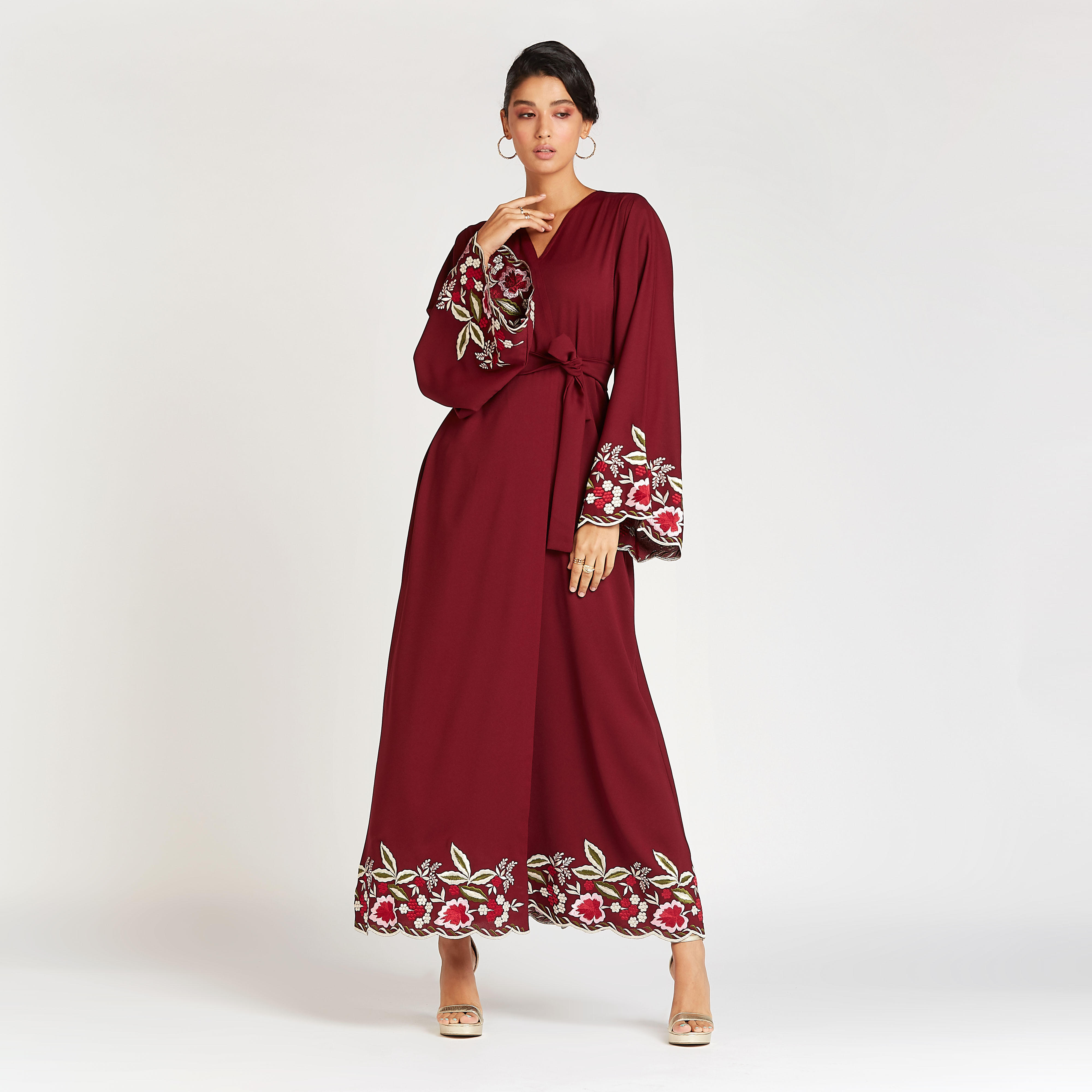 عباية مطرّزة بأكمام واسعة وأربطة-women-arabicclothing-abayas-image-6