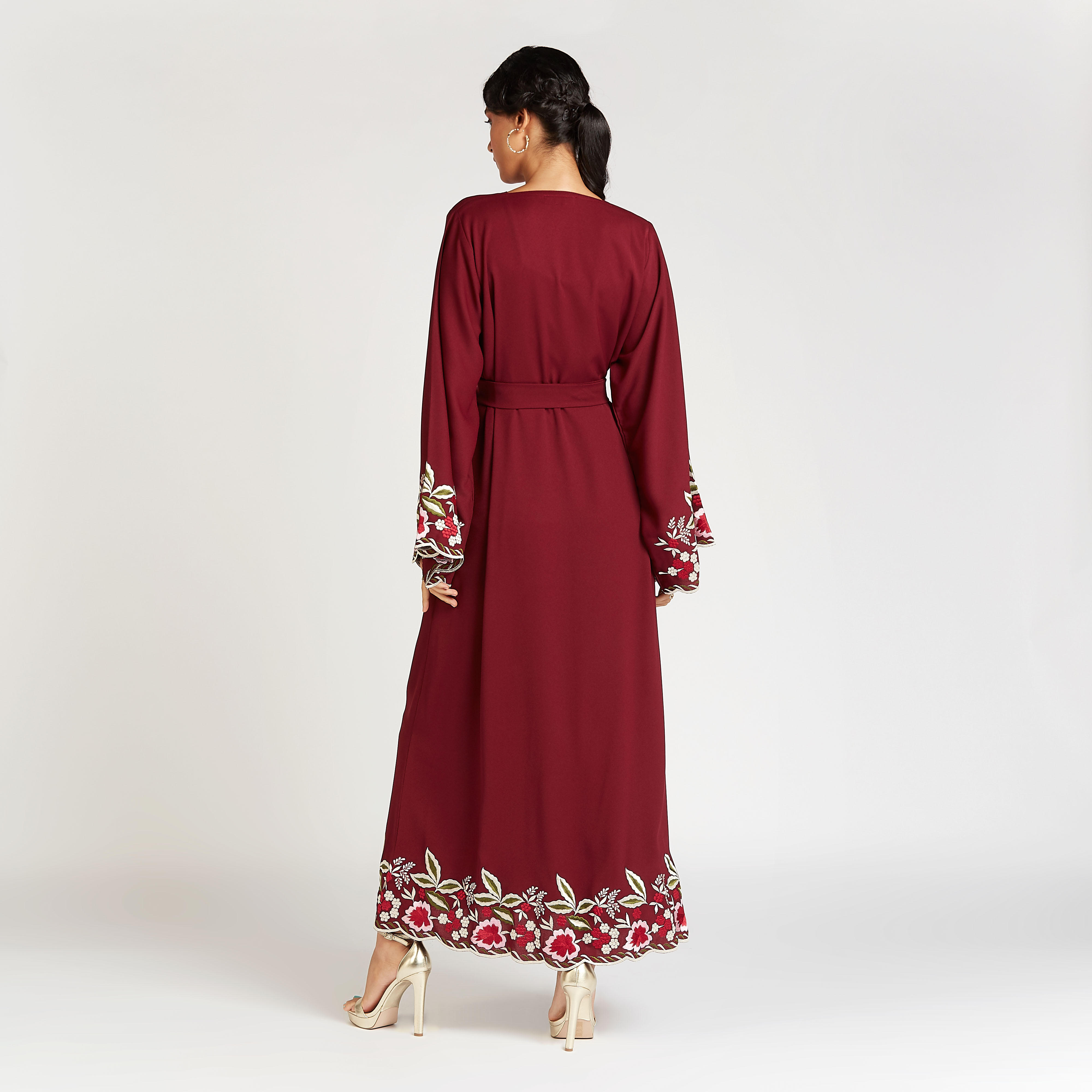 عباية مطرّزة بأكمام واسعة وأربطة-women-arabicclothing-abayas-image-4