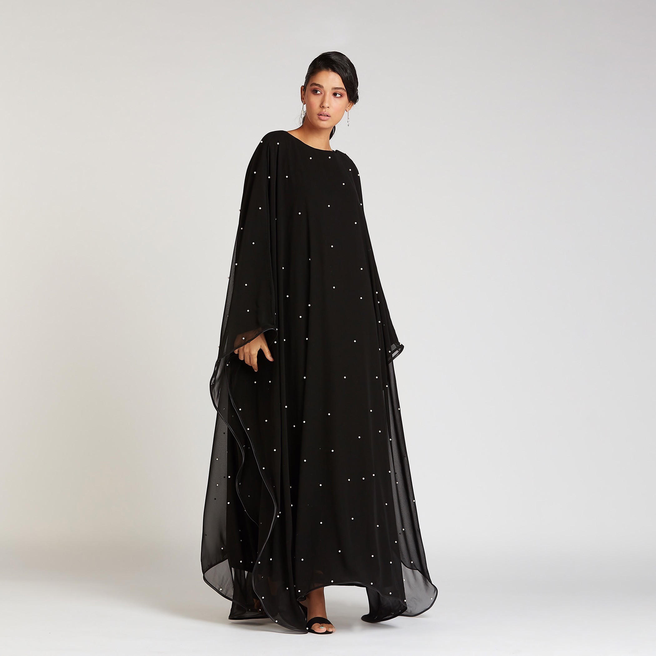 عباية مزيّنة بياقة مستديرة وأكمام واسعة-women-arabicclothing-abayas-image-2