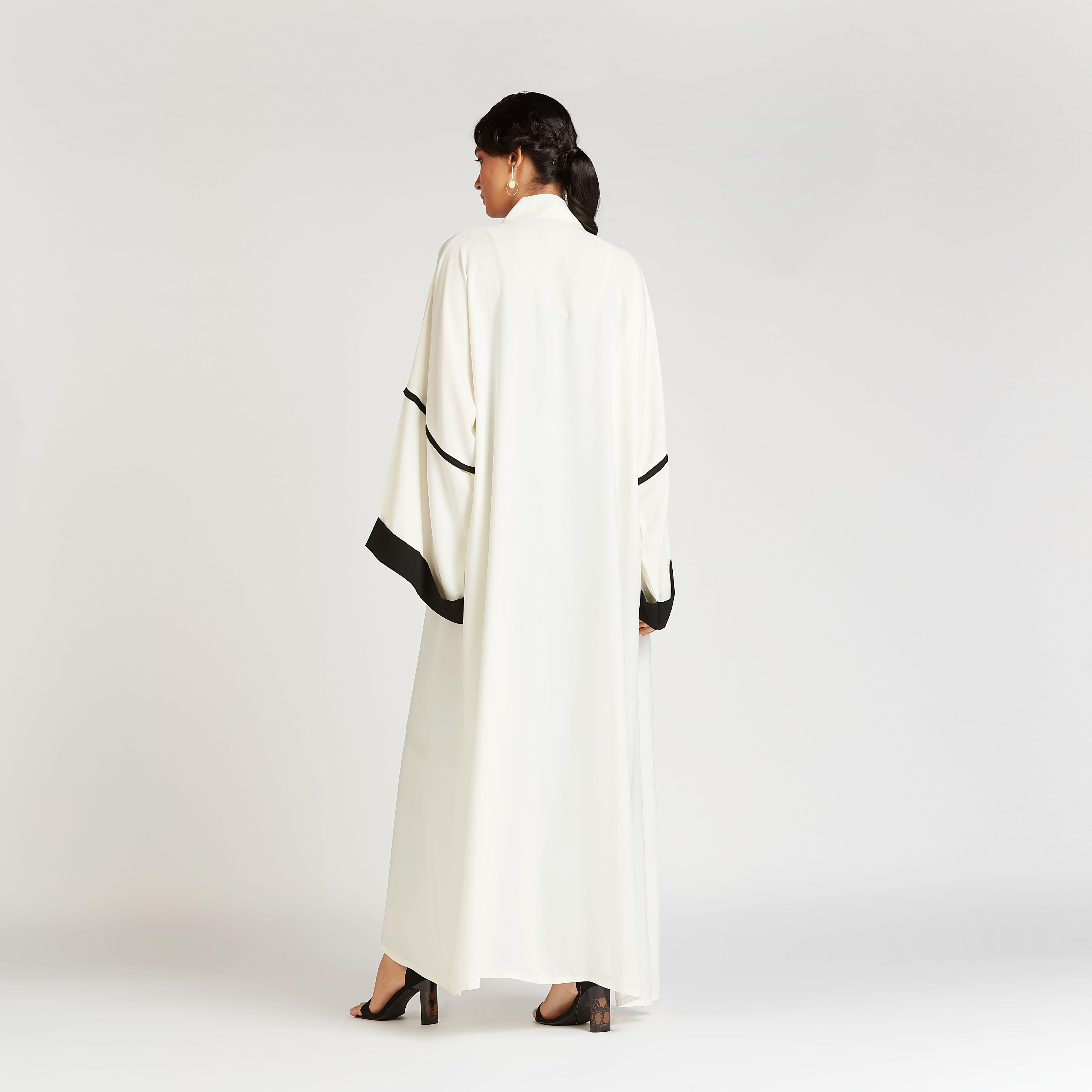عباية سادة بأكمام واسعة-women-arabicclothing-abayas-image-3