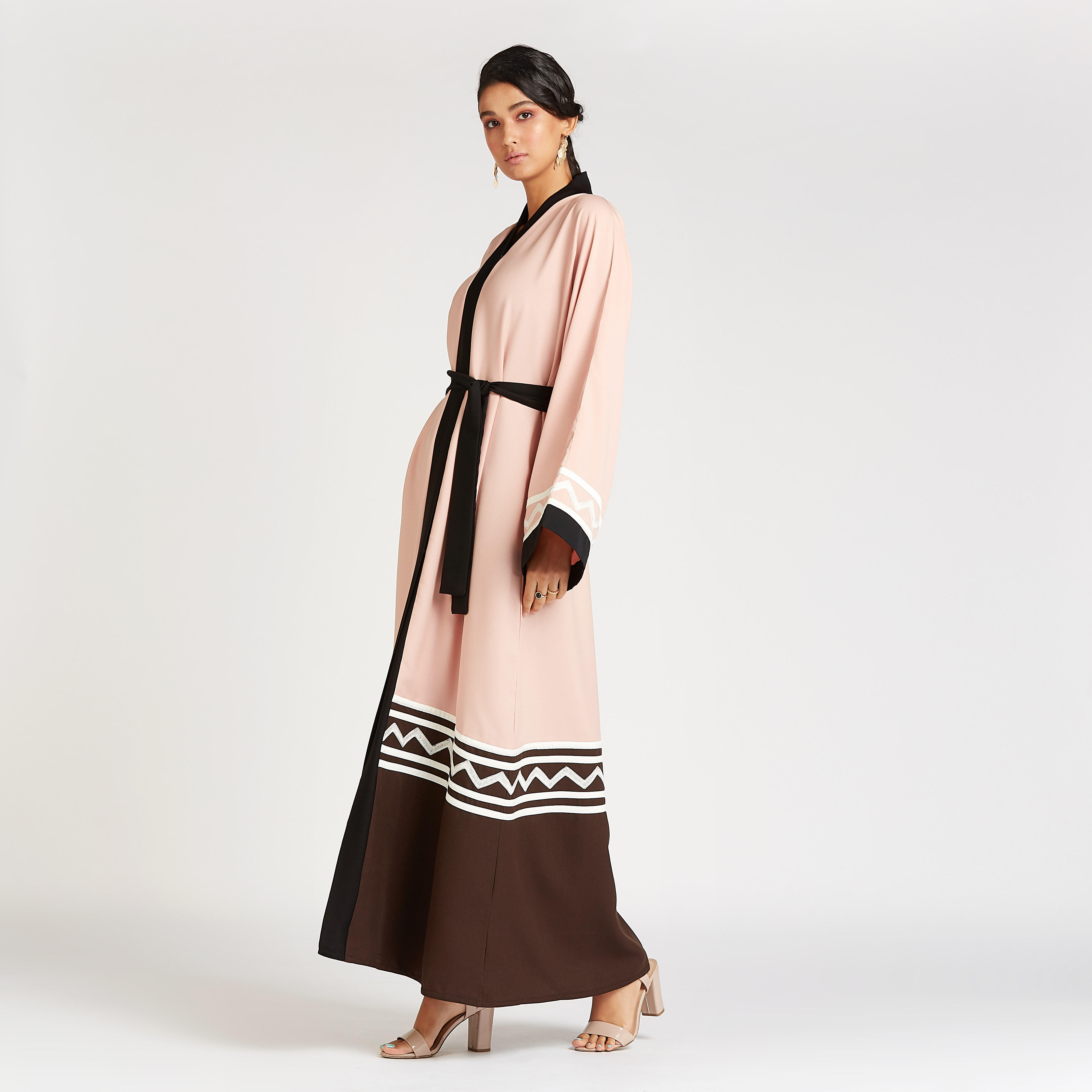 عباية بأكمام واسعة وأربطة وطبعات-women-arabicclothing-abayas-image-2