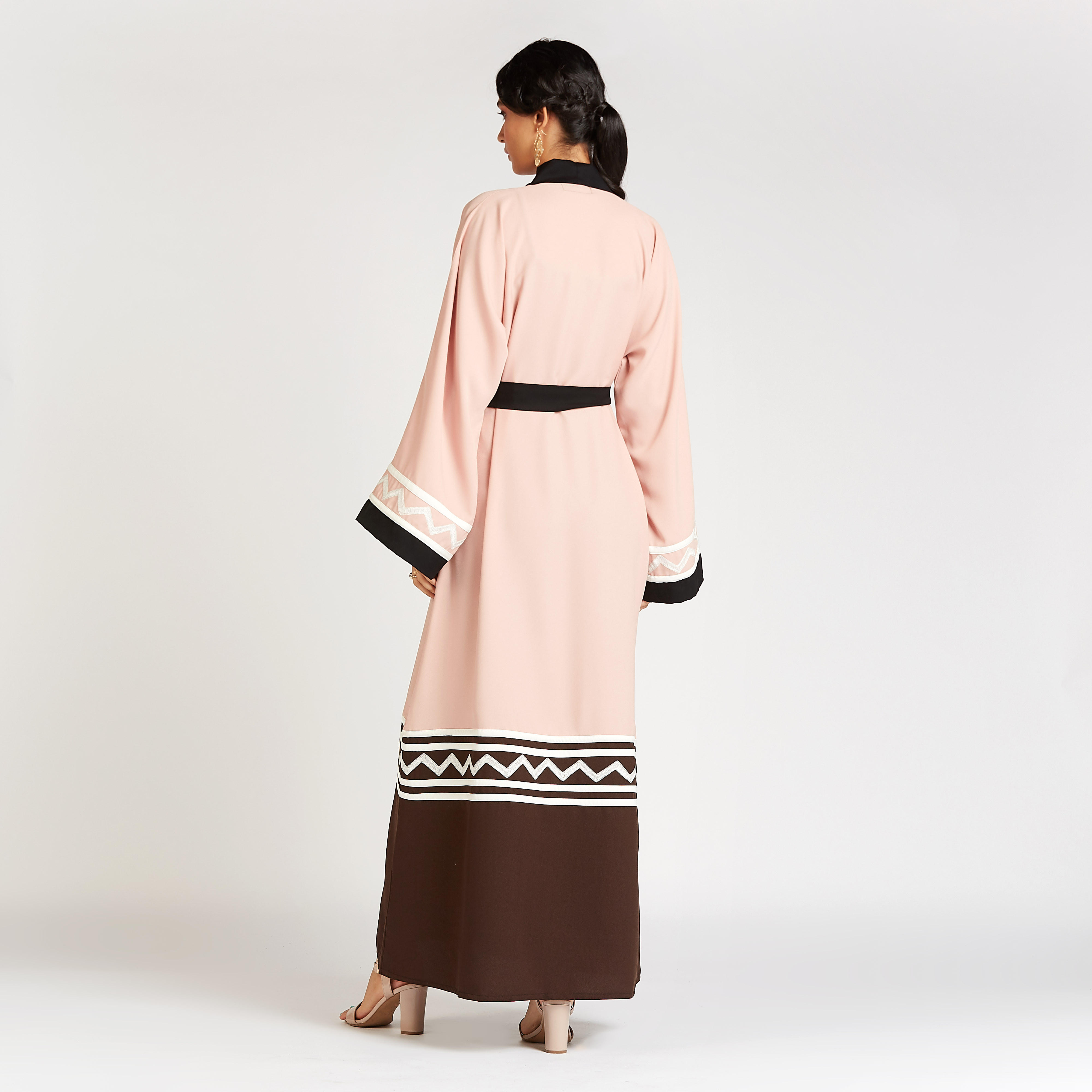 عباية بأكمام واسعة وأربطة وطبعات-women-arabicclothing-abayas-image-3