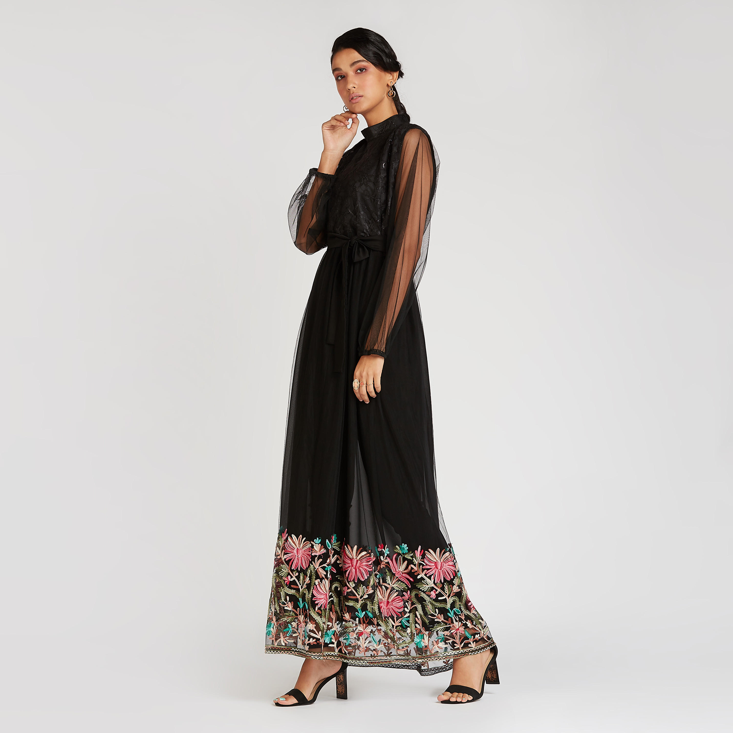 عباية مطرزة بأكمام طويلة شبكيّة وأربطة-women-arabicclothing-abayas-image-2