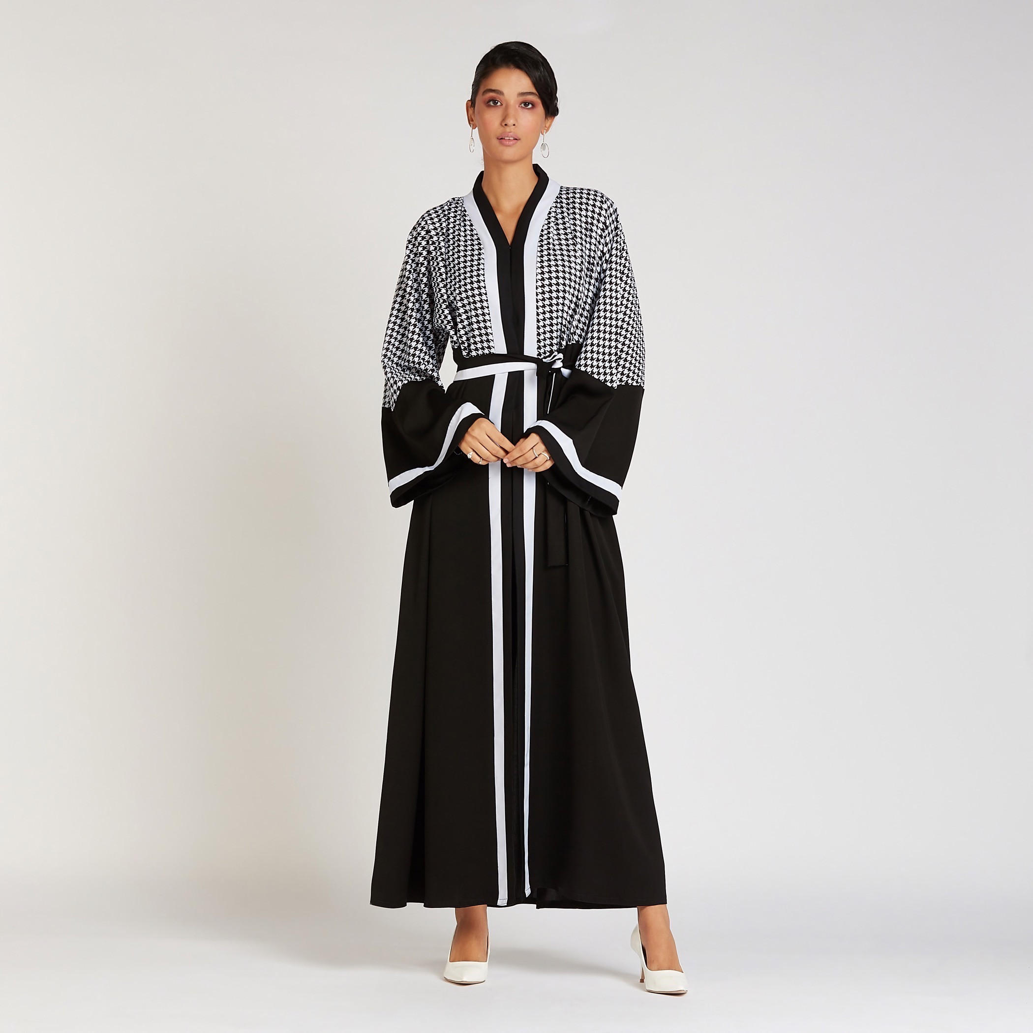 عباية بأكمام واسعة وأربطة وطبعات-women-arabicclothing-abayas-image-6