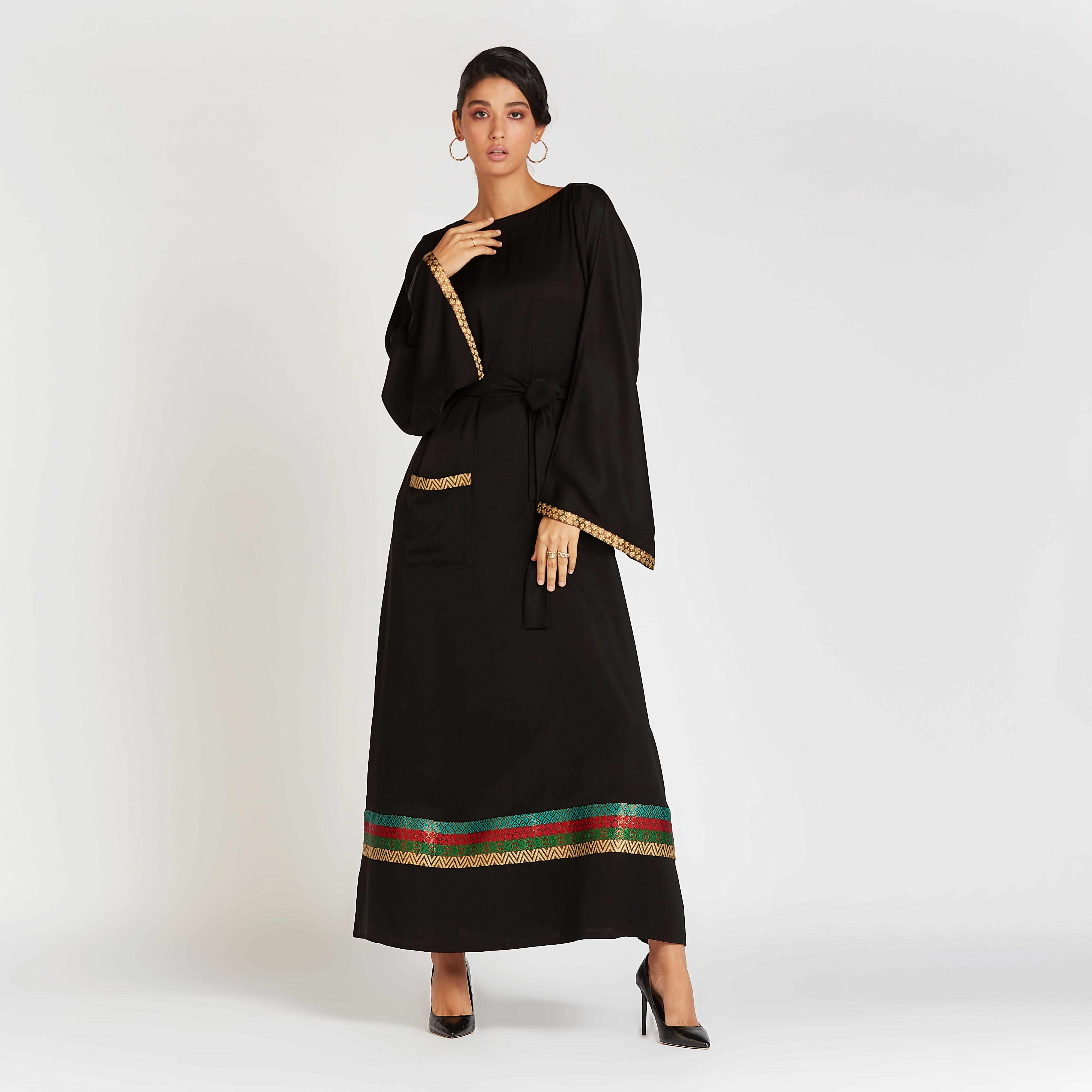عباية مطرّزة بأكمام واسعة وتفاصيل جيوب-women-arabicclothing-abayas-image-1