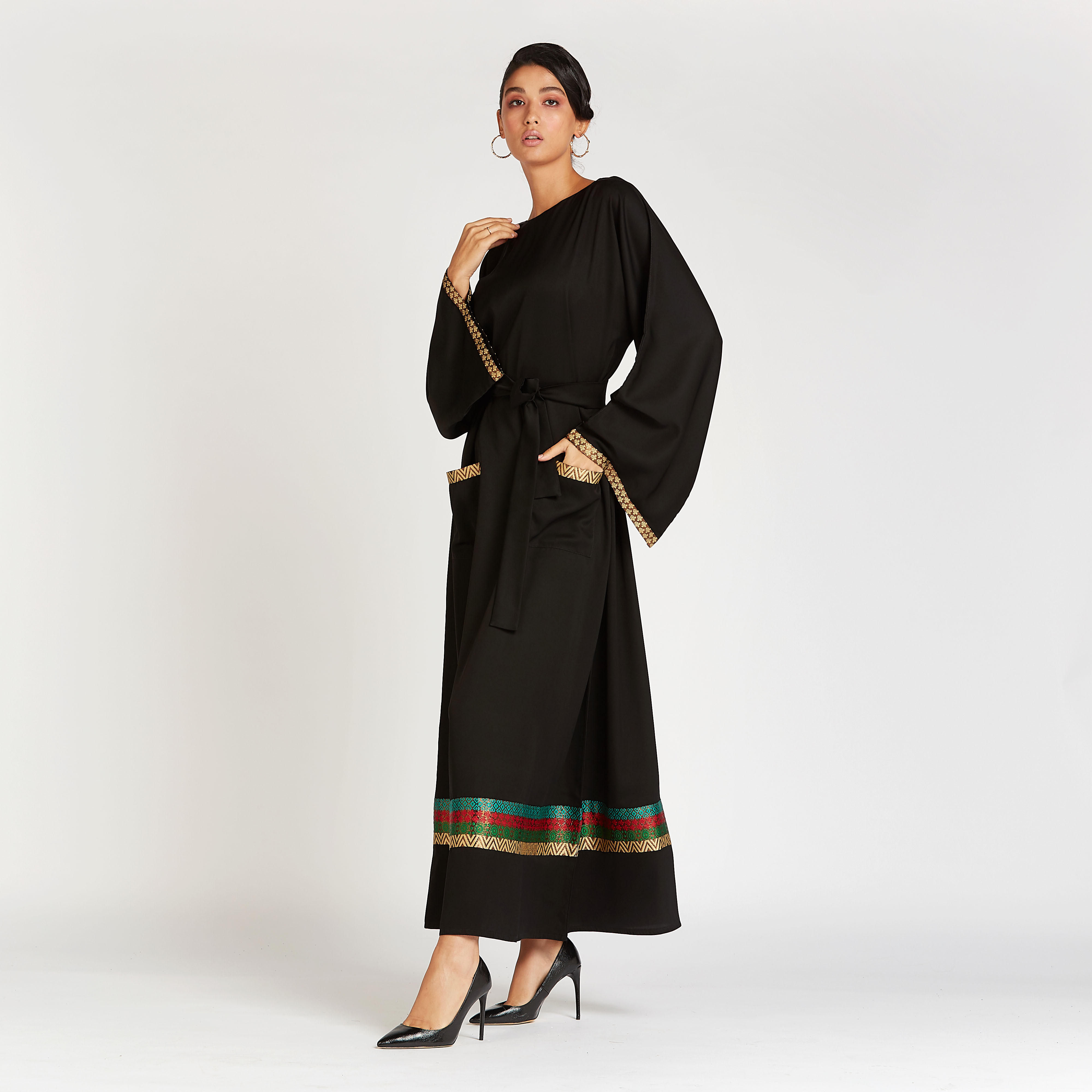 عباية مطرّزة بأكمام واسعة وتفاصيل جيوب-women-arabicclothing-abayas-image-2
