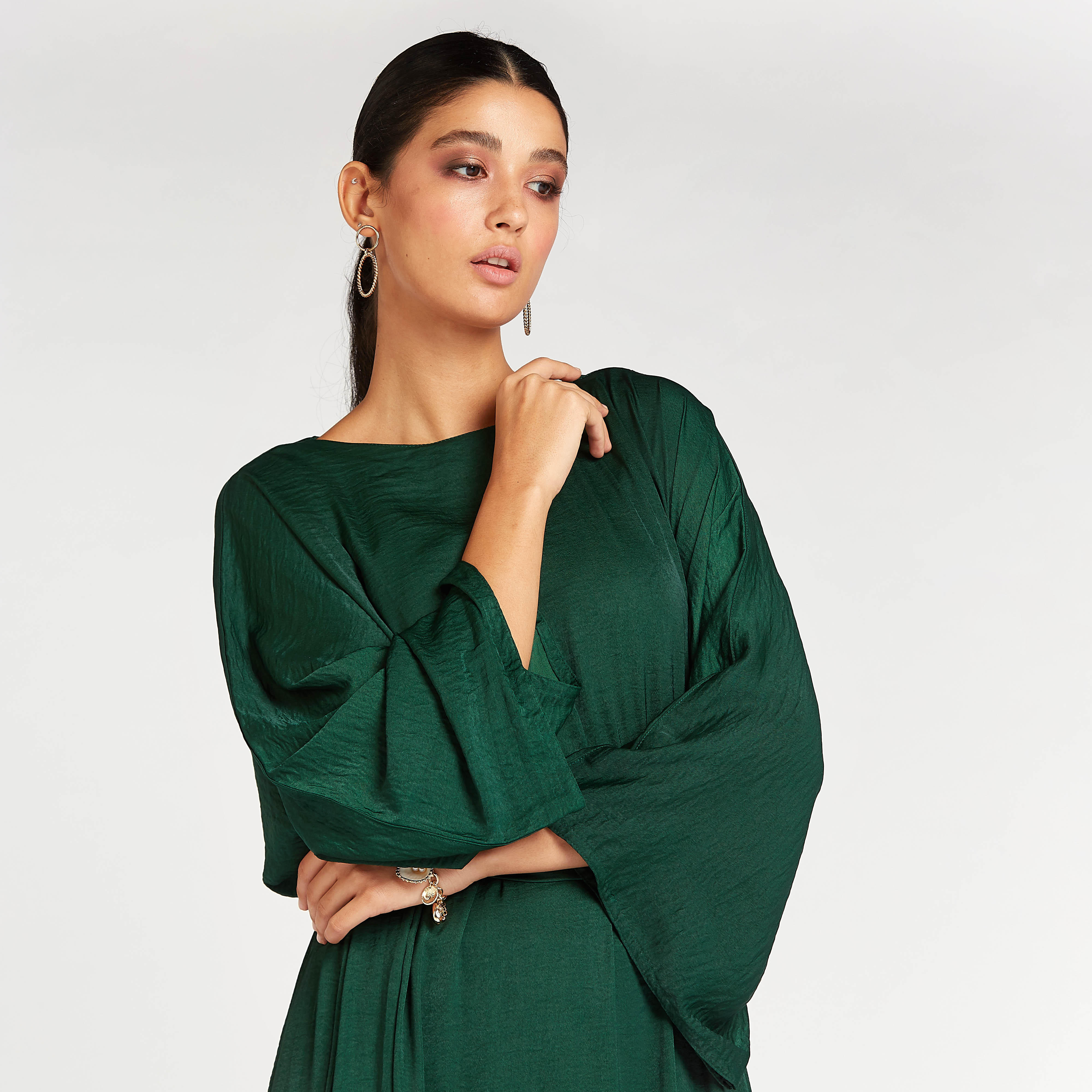 عباية بارزة الملمس بأكمام واسعة وأربطة-women-arabicclothing-abayas-image-2