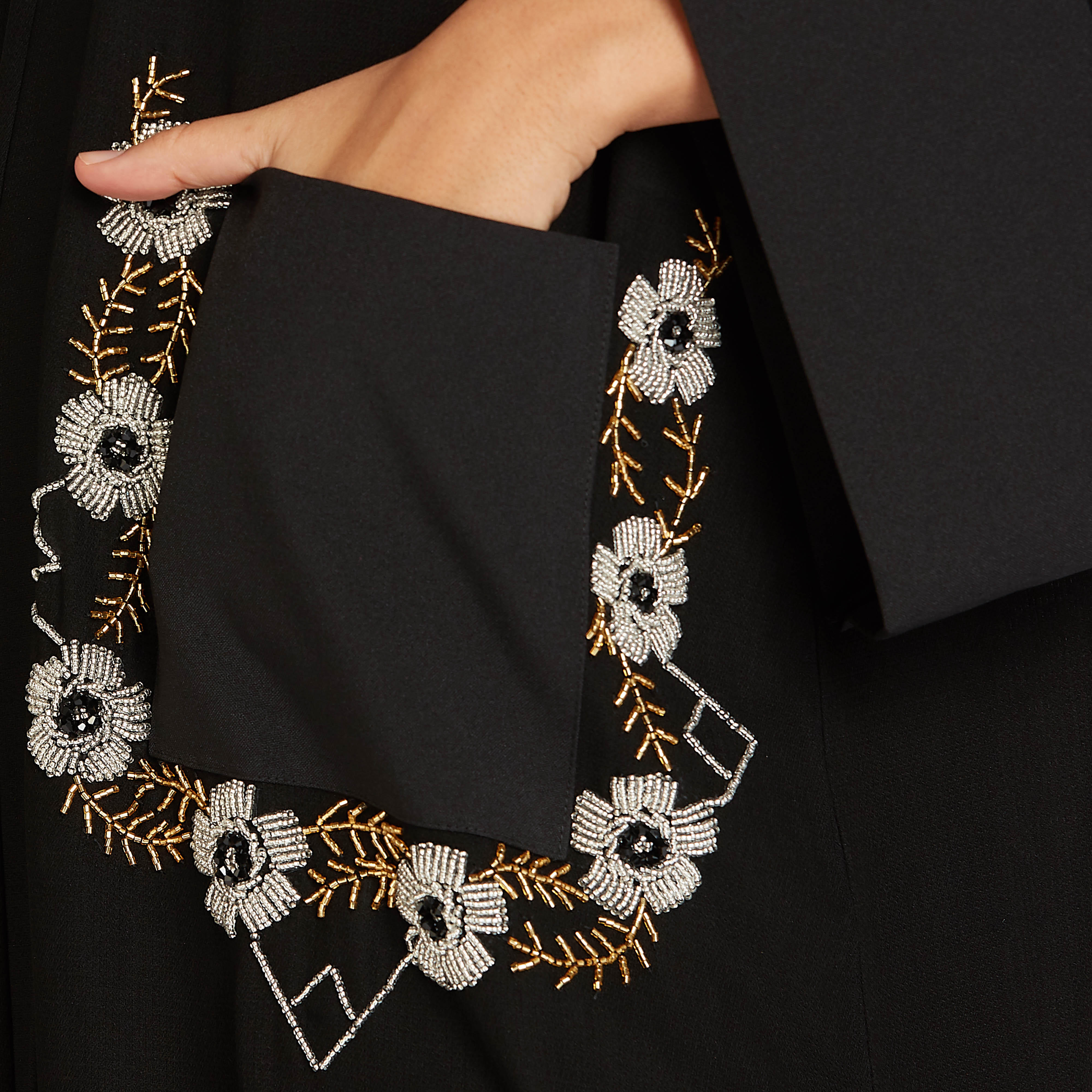 عباية سادة بأكمام طويلة وتفاصيل جيب مزخرفة-women-arabicclothing-abayas-image-6