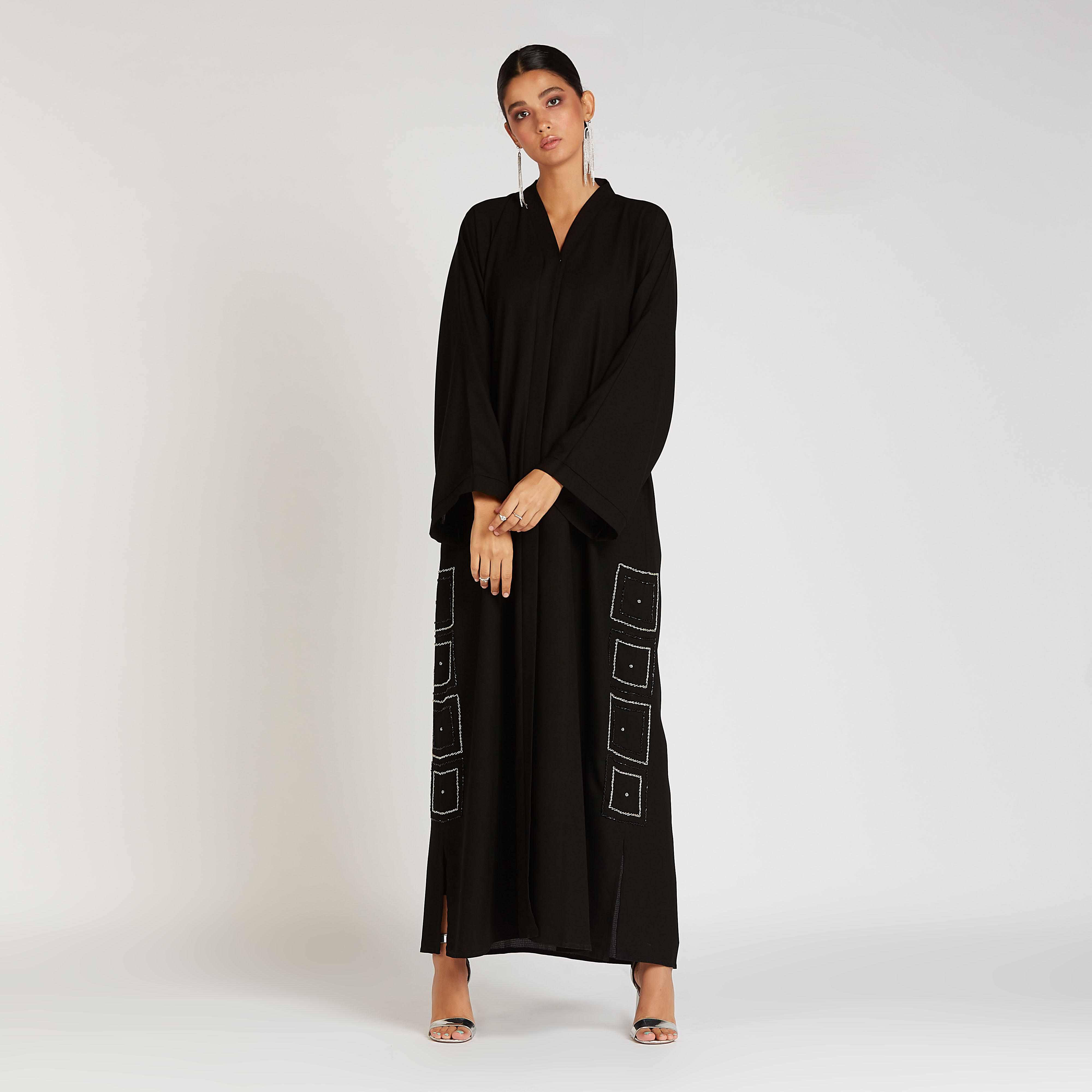 عباية مزيّنة بياقة V وأكمام واسعة-women-arabicclothing-abayas-image-1