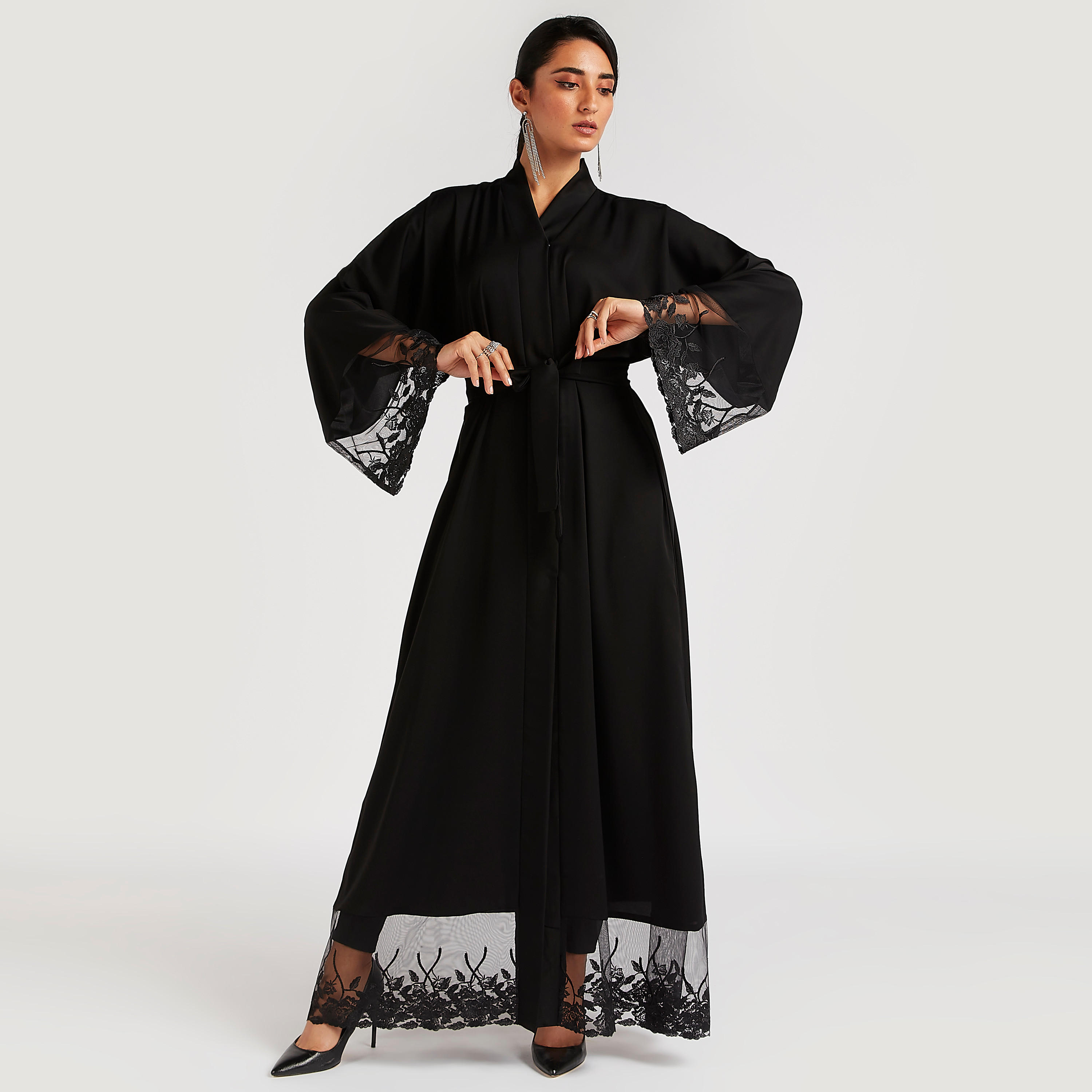 عباية مطرزة بجيوب وحزام رباط-women-arabicclothing-abayas-image-1