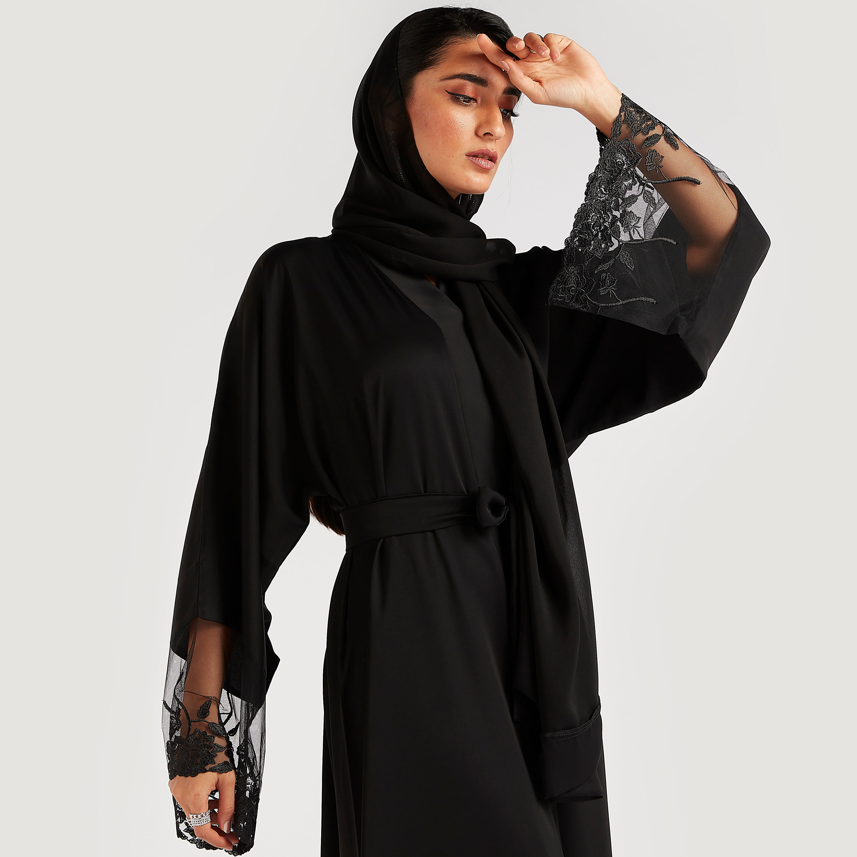 عباية مطرزة بجيوب وحزام رباط-women-arabicclothing-abayas-image-2