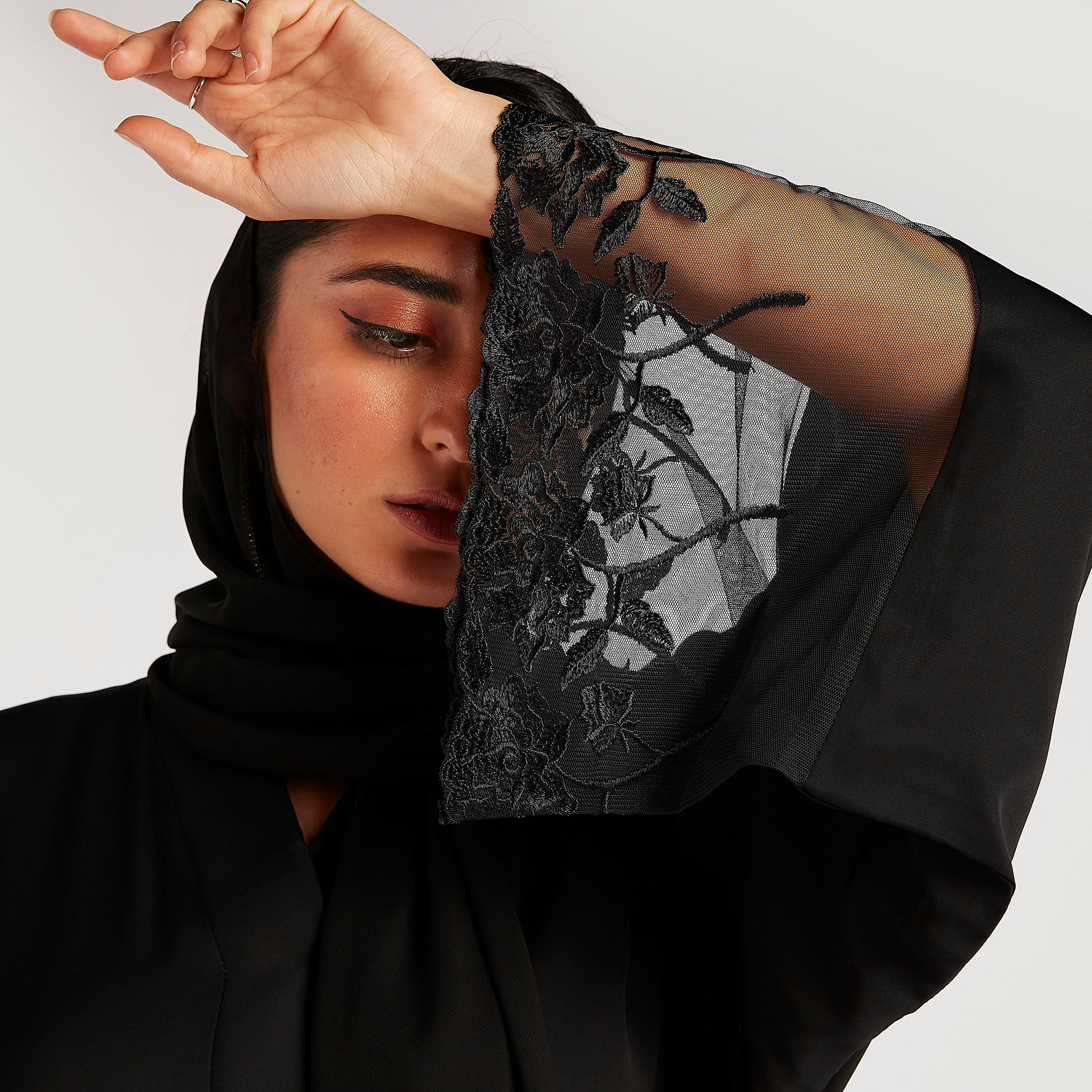 عباية مطرزة بجيوب وحزام رباط-women-arabicclothing-abayas-image-6