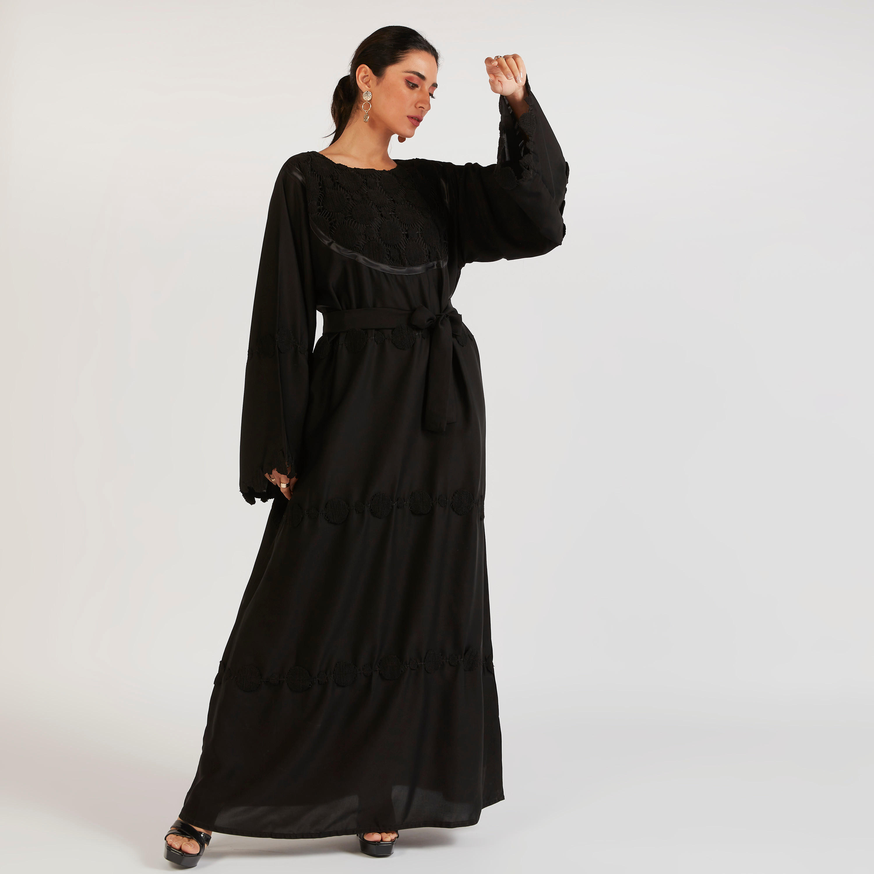 عباية إيه لاين بتفاصيل دانتيل وحزام رباط من عبايات-women-arabicclothing-abayas-image-1