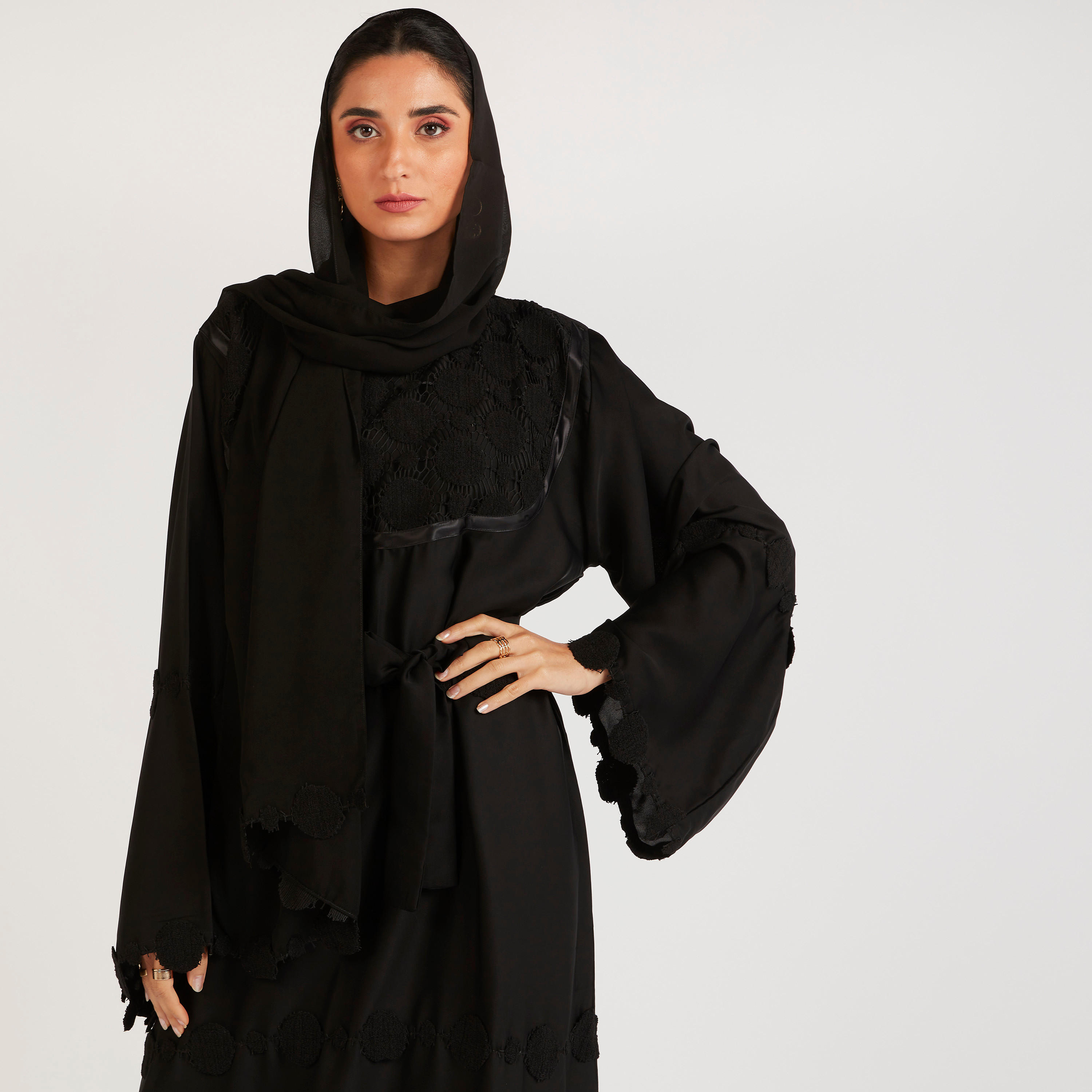 عباية إيه لاين بتفاصيل دانتيل وحزام رباط من عبايات-women-arabicclothing-abayas-image-3