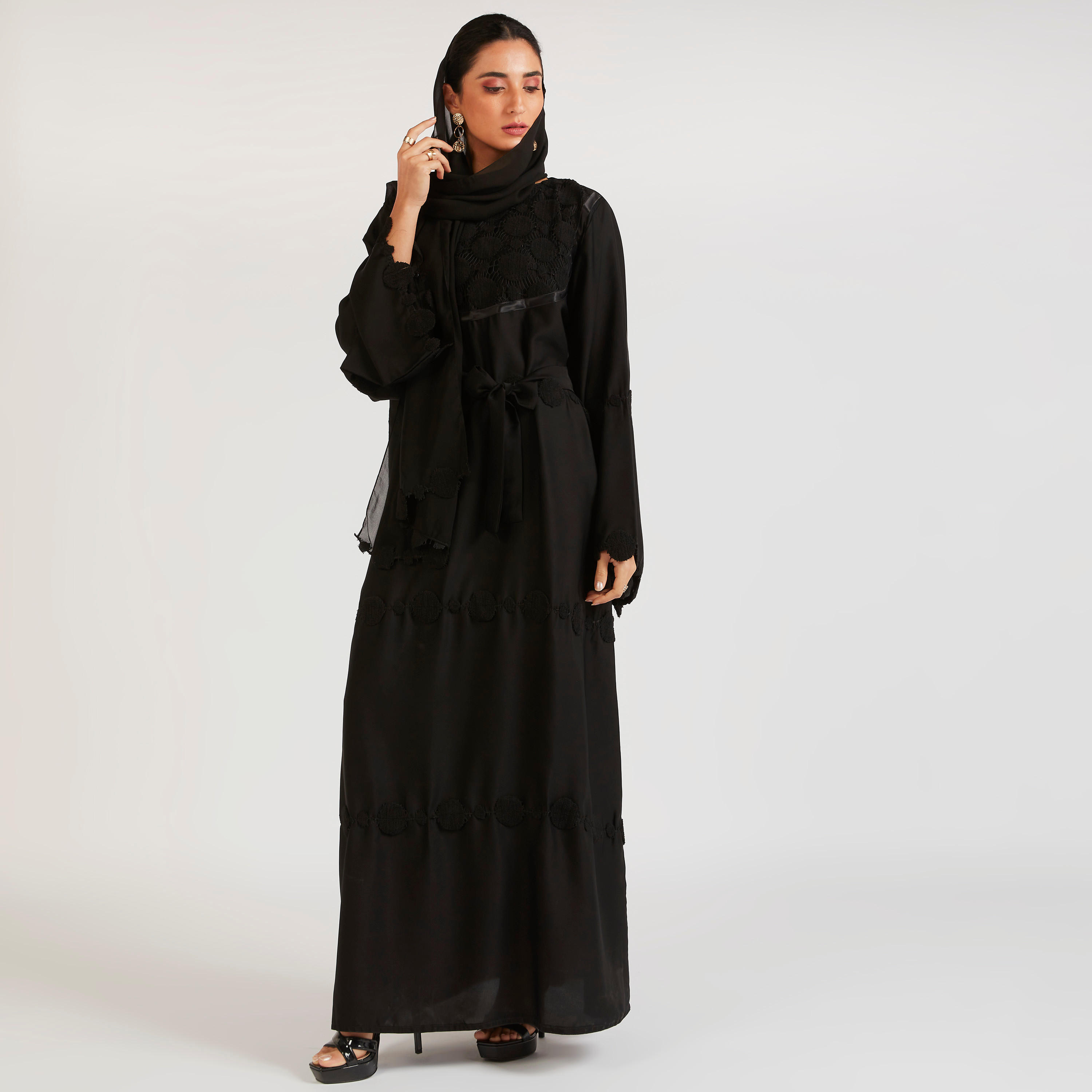 عباية إيه لاين بتفاصيل دانتيل وحزام رباط من عبايات-women-arabicclothing-abayas-image-5