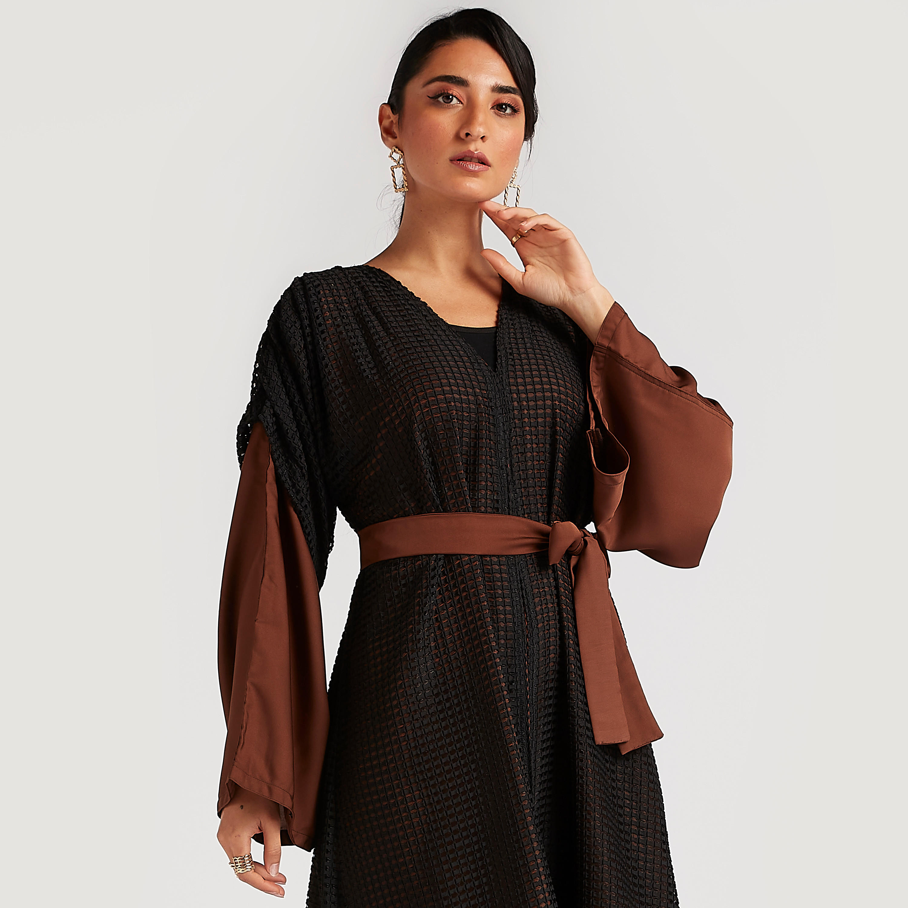 عباية إيه لاين مطرزة بأربطة خصر من عبايات-women-arabicclothing-abayas-image-2