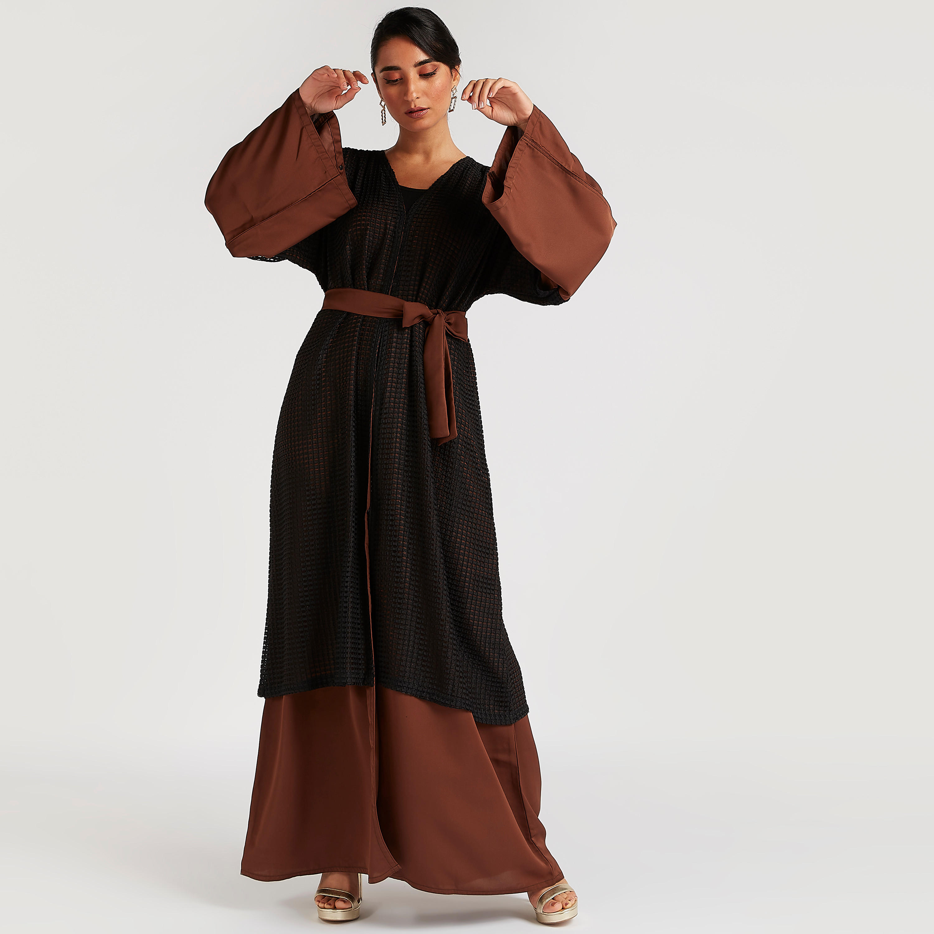 عباية إيه لاين مطرزة بأربطة خصر من عبايات-women-arabicclothing-abayas-image-4