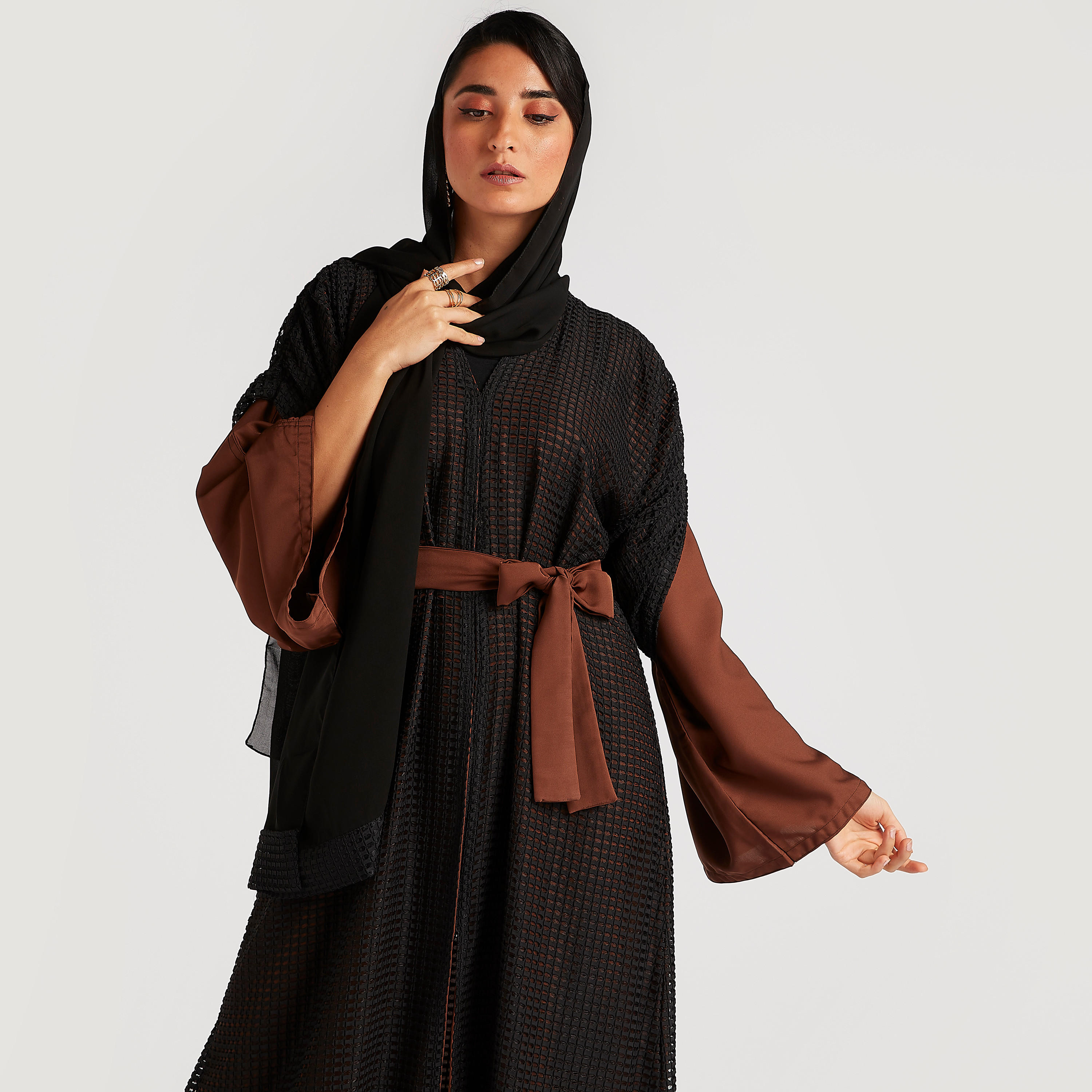 عباية إيه لاين مطرزة بأربطة خصر من عبايات-women-arabicclothing-abayas-image-8